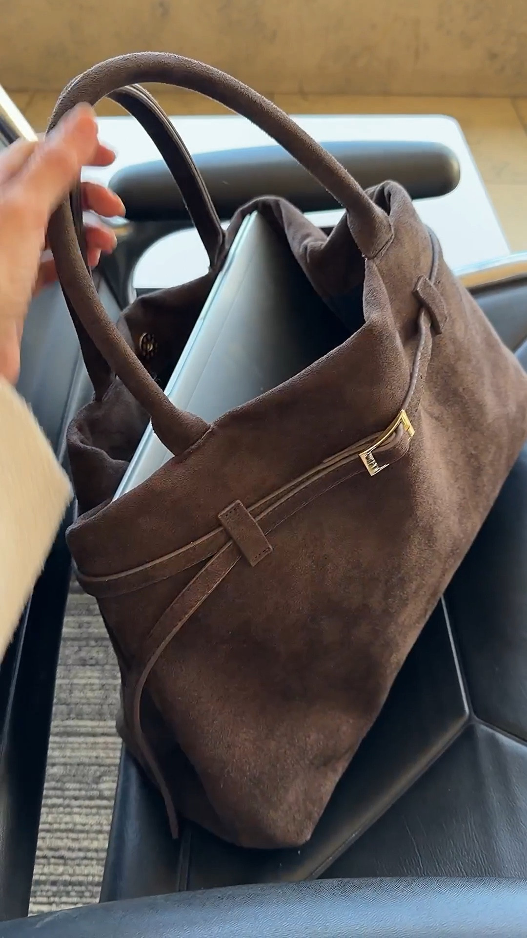 Amazon finds🤎.
Found the perfect brown chocolate faux suede bag that fits perfectly my 14” laptop . I am using as a carry on for my quick flight to San Jose.

Amazon fashion, amazon bag, fashion over 40, fashion over 50