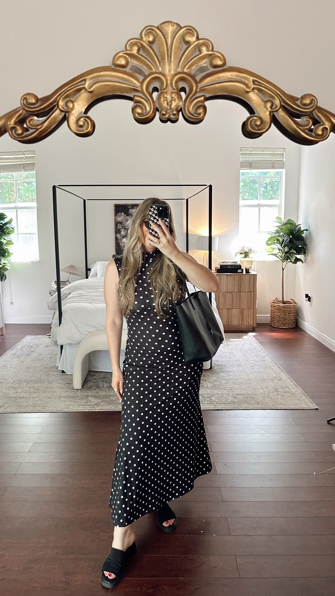 Chic and elegant polka dot midi dress for an effortless outfit of the day!