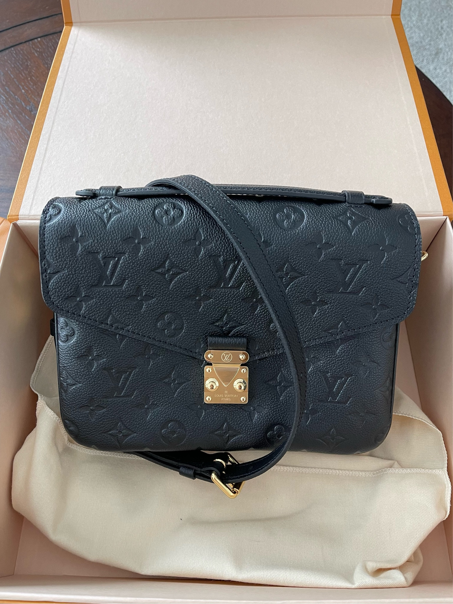 Louis Vuitton Pochette Metis
Full rating on #lemon8

#LTKitbag #LTKGiftGuide #LTKunder50
