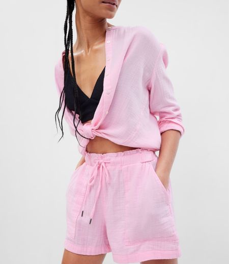 Pink gauze shorts on sale at the gap


#LTKSeasonal #LTKFind #LTKsalealert