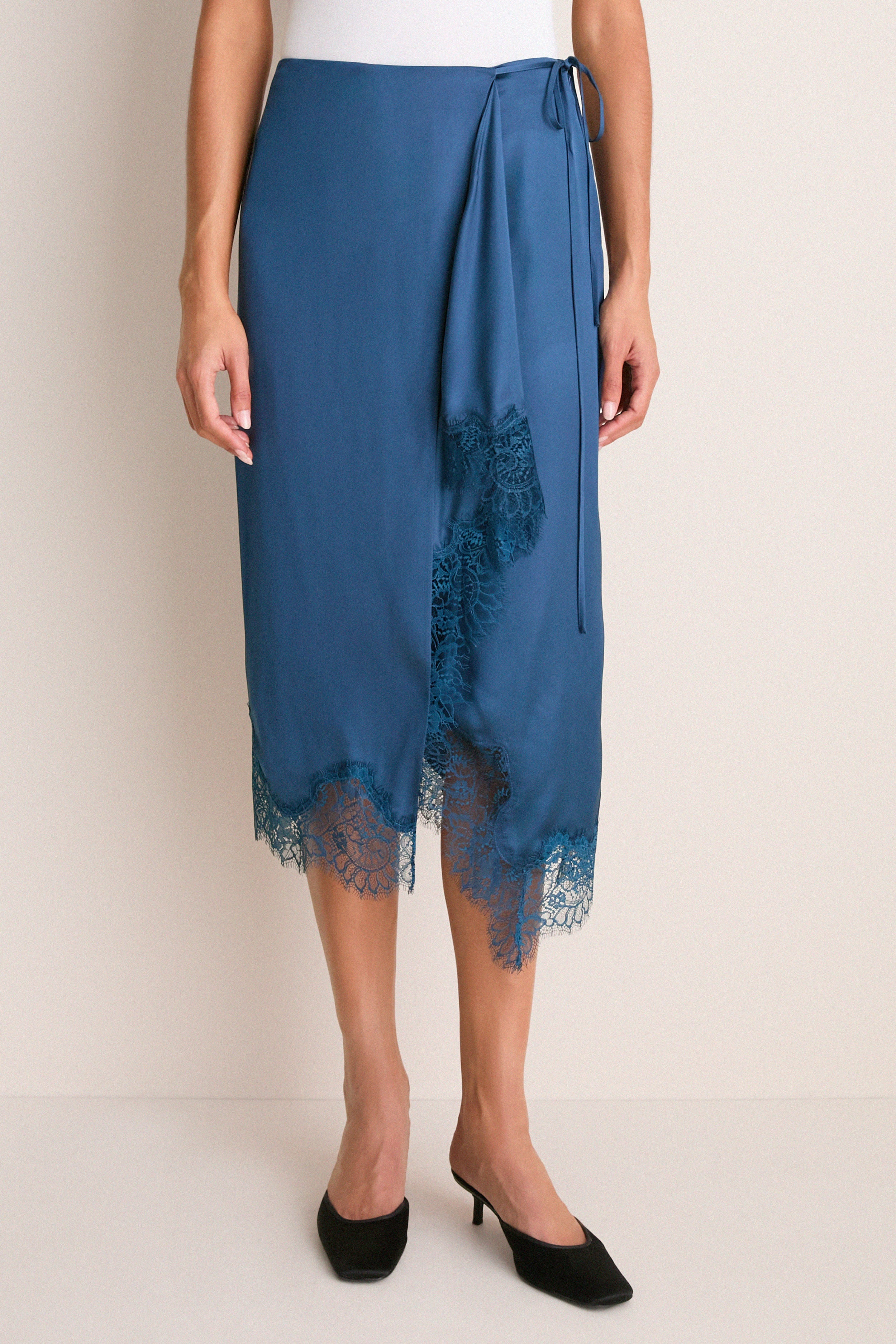 Ash Blue Bree Midi Skirt | Tuckernuck (US)