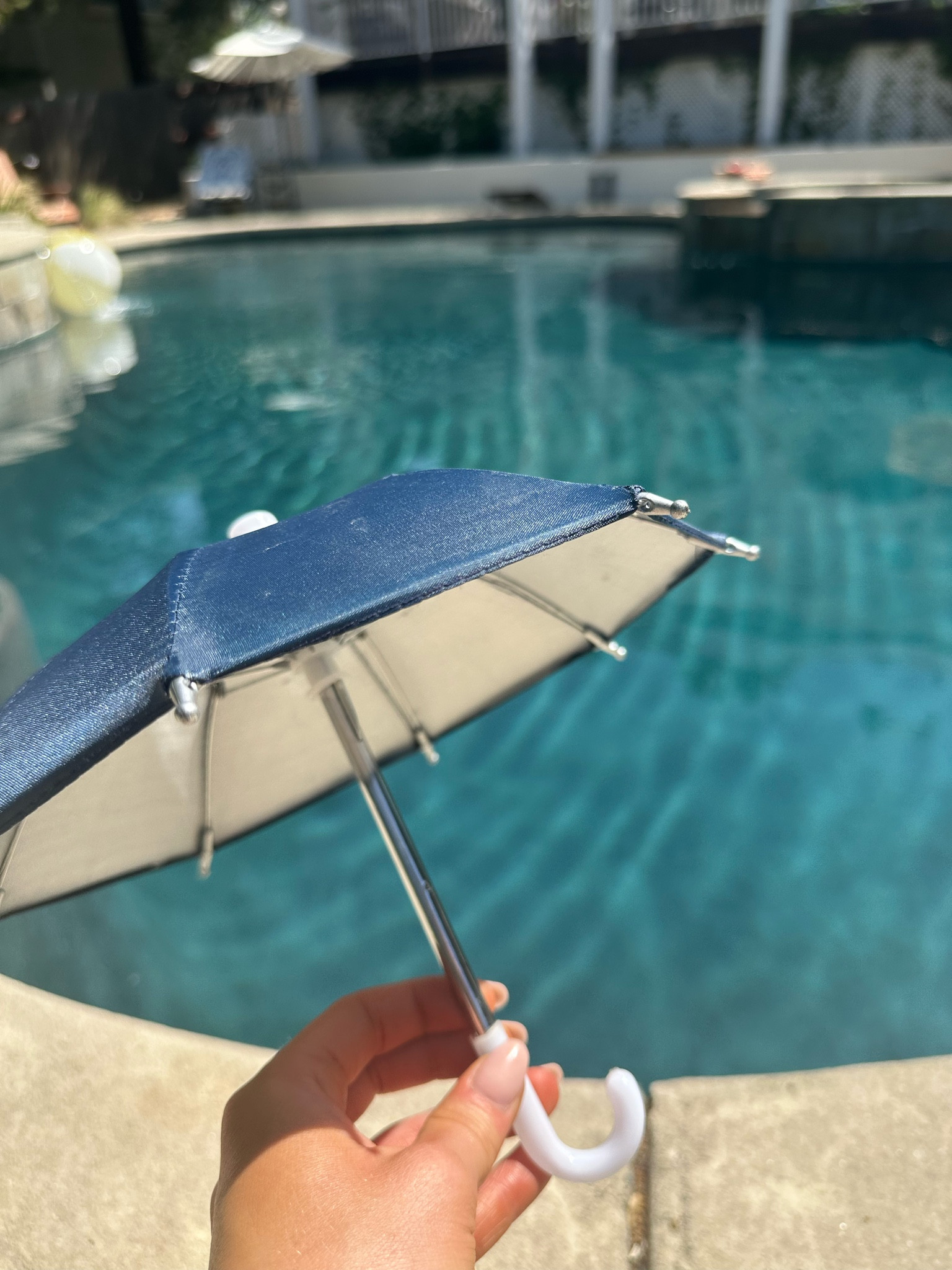 Phone umbrella from Amazon ☀️ 🏖️