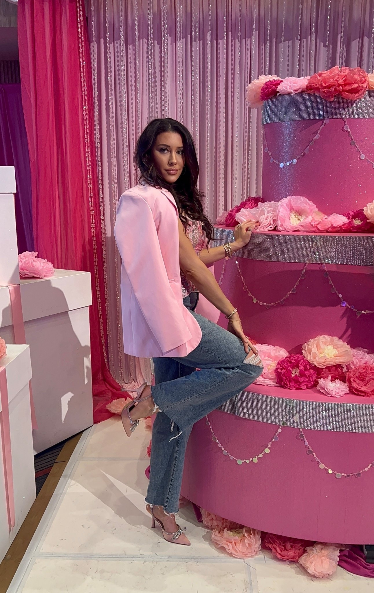 Stop and smell the (royal) roses. 🌹✨ 

Living for this pop of pink against a classic pair of denim. This oversized blazer is the ultimate transition piece for spring.

#LTKdayinmylife #LTKstorytime #LTKootd