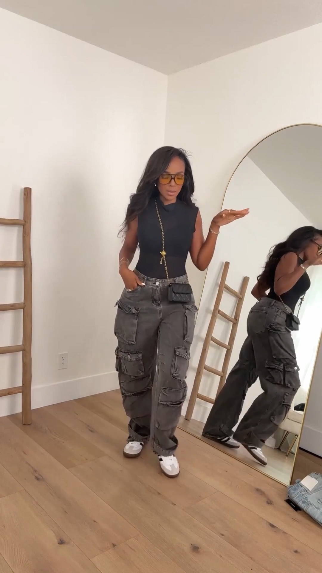 Hi babes!

These cargo pants are EVERYTHING — the fit, the pockets, and how they instantly give that cool, effortless vibe. Paired with a simple fitted top and styled with a YSL bag, this is one of those outfits that feels styled without doing too much.

This is such a good grab because you can wear these cargos so many ways — dressed up with heels or casual with sneakers — which makes the cost per wear so worth it.

If you want something easy but still gives that “put together without trying” look, this is it.

Where to wear this:
• Casual days out  
• Travel days  
• Running errands  
• Off-duty looks  

Everything is linked below.

xx Kira | @kirasfashionfinds  

Measurements: 5’4” | 138 lbs | 34D | 27” waist | 40” hips