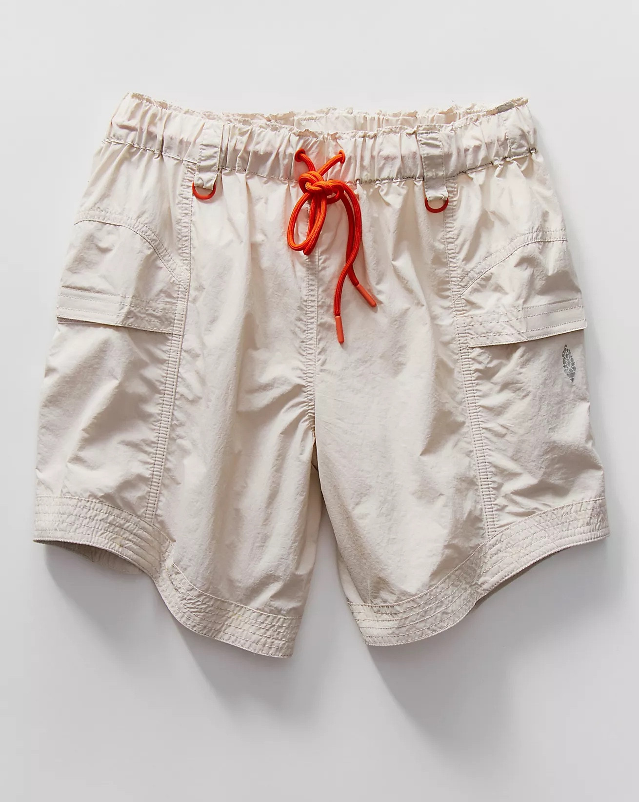 Outdoor wear is having a moment—and honestly, I’m into it.
Think: utility pants, cargos, “I could go hiking…but I’m actually just grabbing coffee” energy. Seeing this everywhere from Free People to Anthropologie.
Here’s how I’m wearing it:
• relaxed utility/cargo pants
• sporty hiking sneakers
• visible socks (ankle lengths are finally working in our favor)
• oversized button-down to keep it easy
It’s giving urban hike…with zero intention of touching a trail.

#LTKActive #LTKTall #LTKFestival