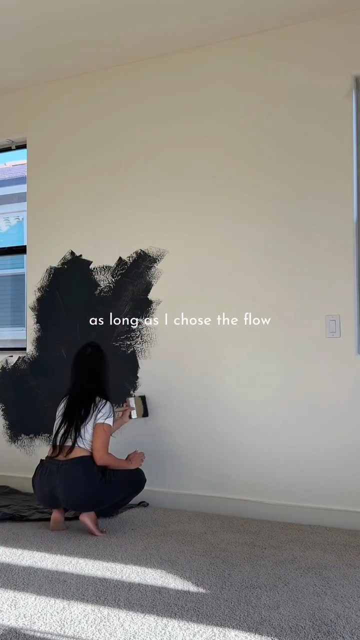 When it comes to home decor, I go with the flow… the flow I design myself 🤭

#skillinhome #homedecor #homedesign #homestyling #fyp

#LTKHome