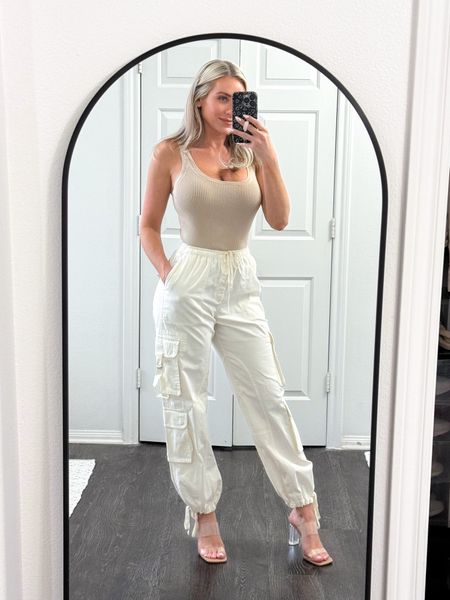 Spring style // spring outfit // spring outfit ideas // spring outfit inspo // neutral style // street style // Abercrombie // 

I’m wearing XS in pants and Small in top. 



#LTKSeasonal #LTKfindsunder100 #LTKshoecrush