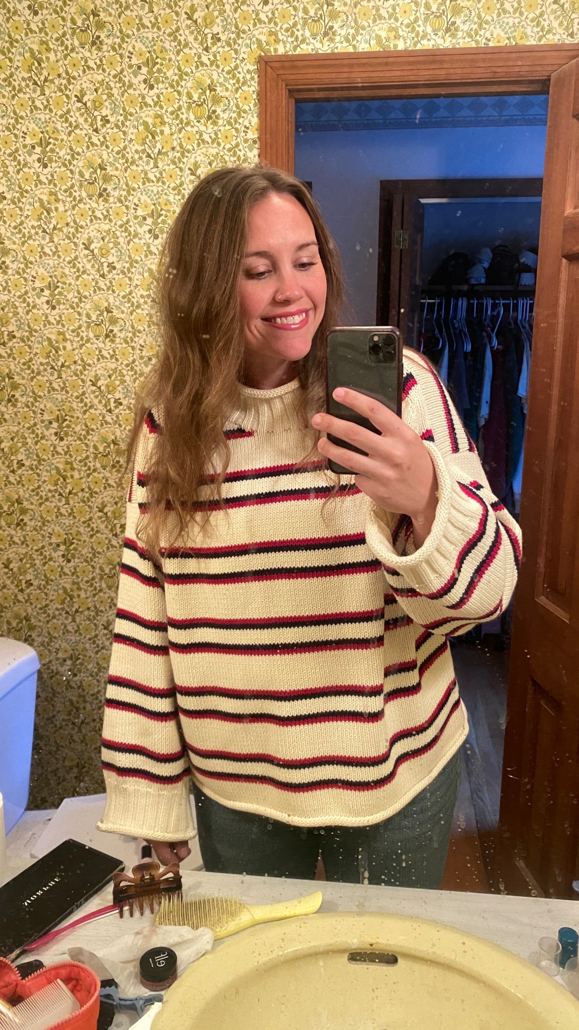 Dirty mirror pic with my favorite sweater 

#LTKMidsize #LTKFindsUnder100 #LTKSeasonal