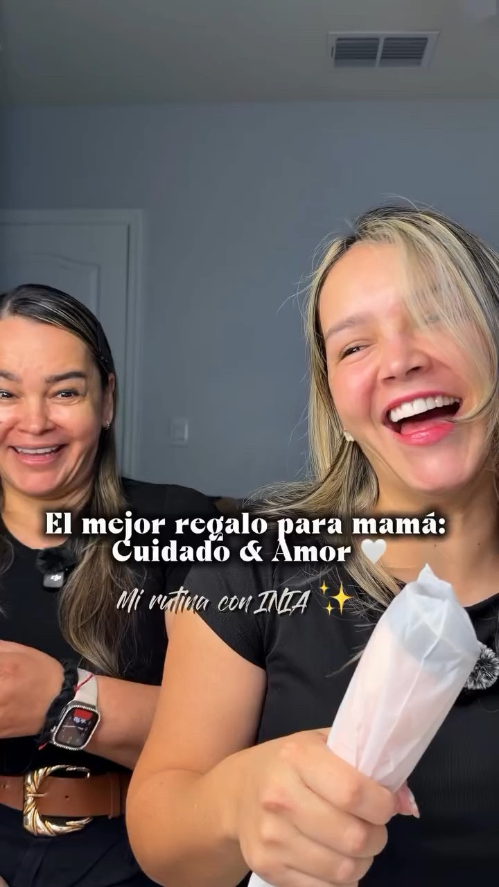 🌸💐🌷Hoy no vengo sola, ¡vengo con mi mejor compañía! ✨ A ella, como a mí, le apasiona el cuidado de la piel, y hoy quise darle una sorpresa muy especial. 🎁
Ella siempre ha usado mi máquina INIA, pero ya era hora de que tuviera la suya personal. Como diseñadora, valoro las piezas que combinan estética y resultados reales, y estoy convencida de que el mejor regalo que podemos dar en el Día de las Madres es bienestar y cuidado de primera mano. 🤍
Estamos hablando de maquinaria de excelente calidad que de verdad funciona. Usamos juntas el modo Tighten (mi favorito) para mantener esa firmeza y luminosidad que todas queremos. No es magia, es el hábito de cuidarnos con lo mejor.
Si tú también estás buscando el regalo perfecto para que mamá luzca radiante, te dejo toda la información aquí abajo. ¡Ella se lo merece! ✨👇
 @theinia_official  @theinia_official 
#INIA #INIAGlow #LetHerGlowAgain #MothersDay #SkincarePremium AndreaDesign CuidadoFacial RegaloIdealMadres🌸💐🌷