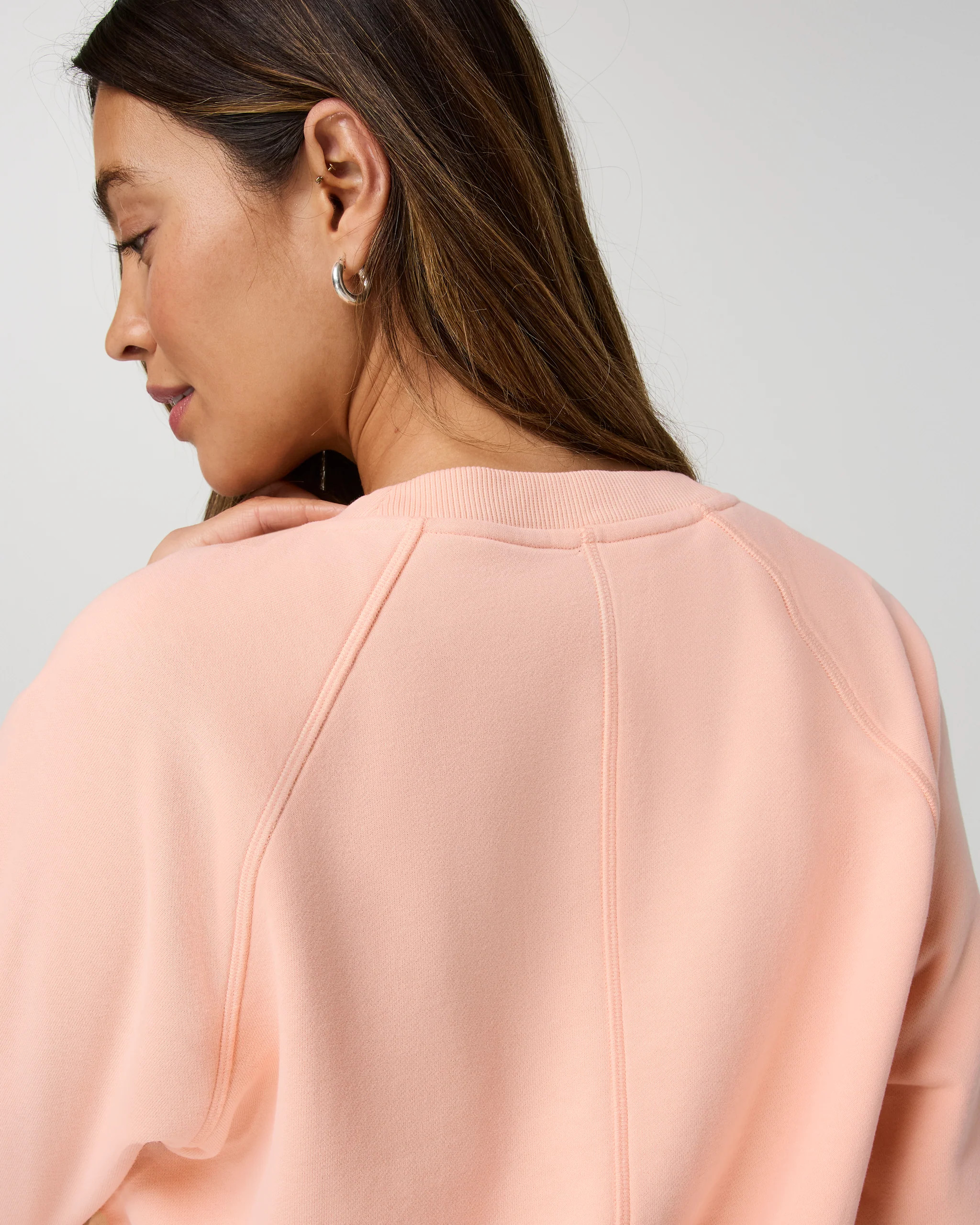 Sedona V-Neck Pullover – Light Peach Cropped Sweatshirt – Vuori | Vuori Clothing (US & Canada)