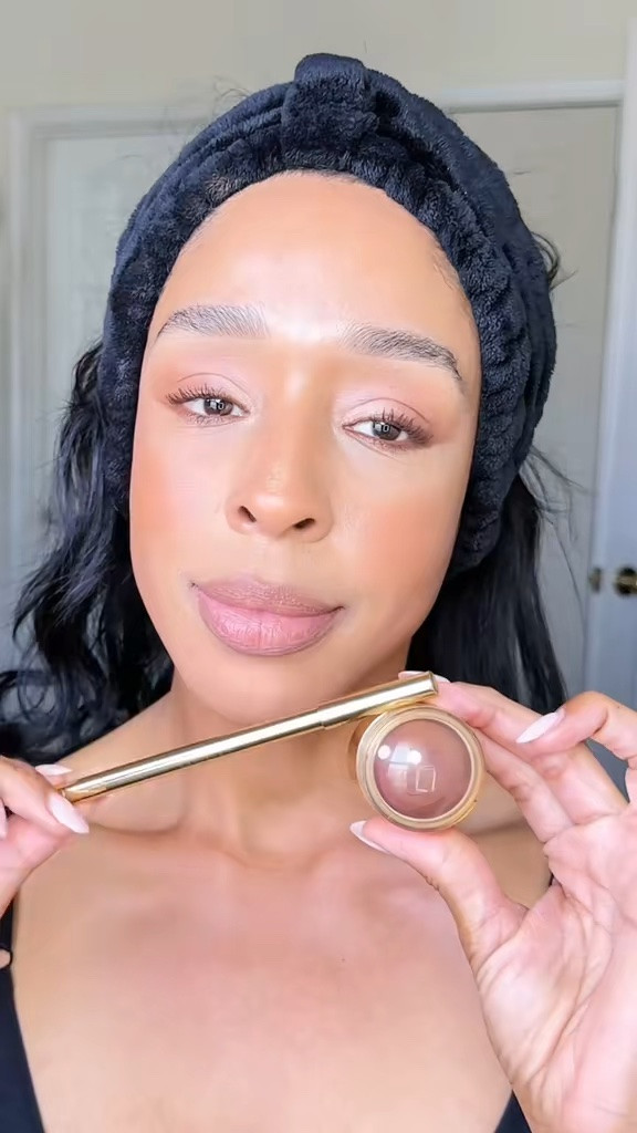 Llevo el tono Bespoke de Merit en las mejillas y aqui te muestro cómolo aplico en, cl Cle los labios para el combo perfecto.
¡Consigue los tuyos en el link de abajo!
@Merit

#LTKBeauty