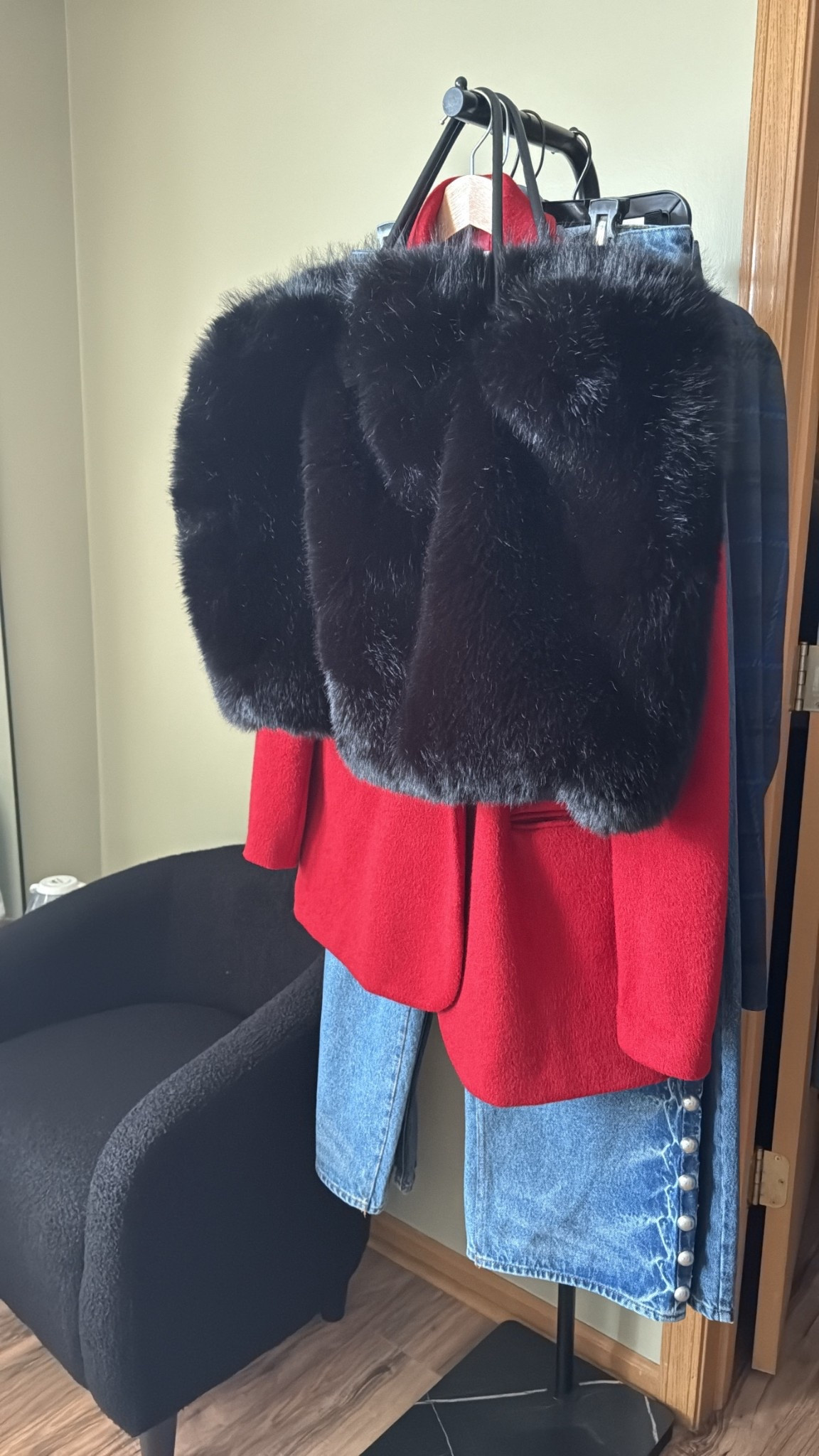 Such a beautiful bag and great for winter styling! A total faux fur statement moment. 
Comes in multiple colors. The black is sold out but this brown is so good! 