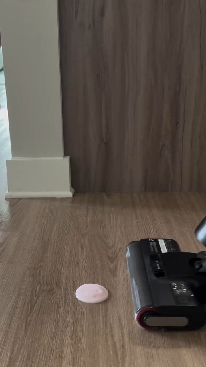 Que suerte la de mi mamá 🤭🤭🤭🤭🤭 ya he ido dos veces a limpiar esta semana allá con el lío que le iba a probar la aspiradora porque ella no sabe mucho de eso pues cuando me di cuenta ya había limpiado el apartamento 🤣🤣🤣 es que me relaja limpiar sin apuros y en silencio quien más conmigo 🙌🏼🤌🏻
Comenta LINK para el enlace 🔗🔗🔗
Ahh por cierto me ofrecieron un código de descuento Gabyh12pro 

#dreametech #dreameh12pro @dreame_tech @dreame.usa