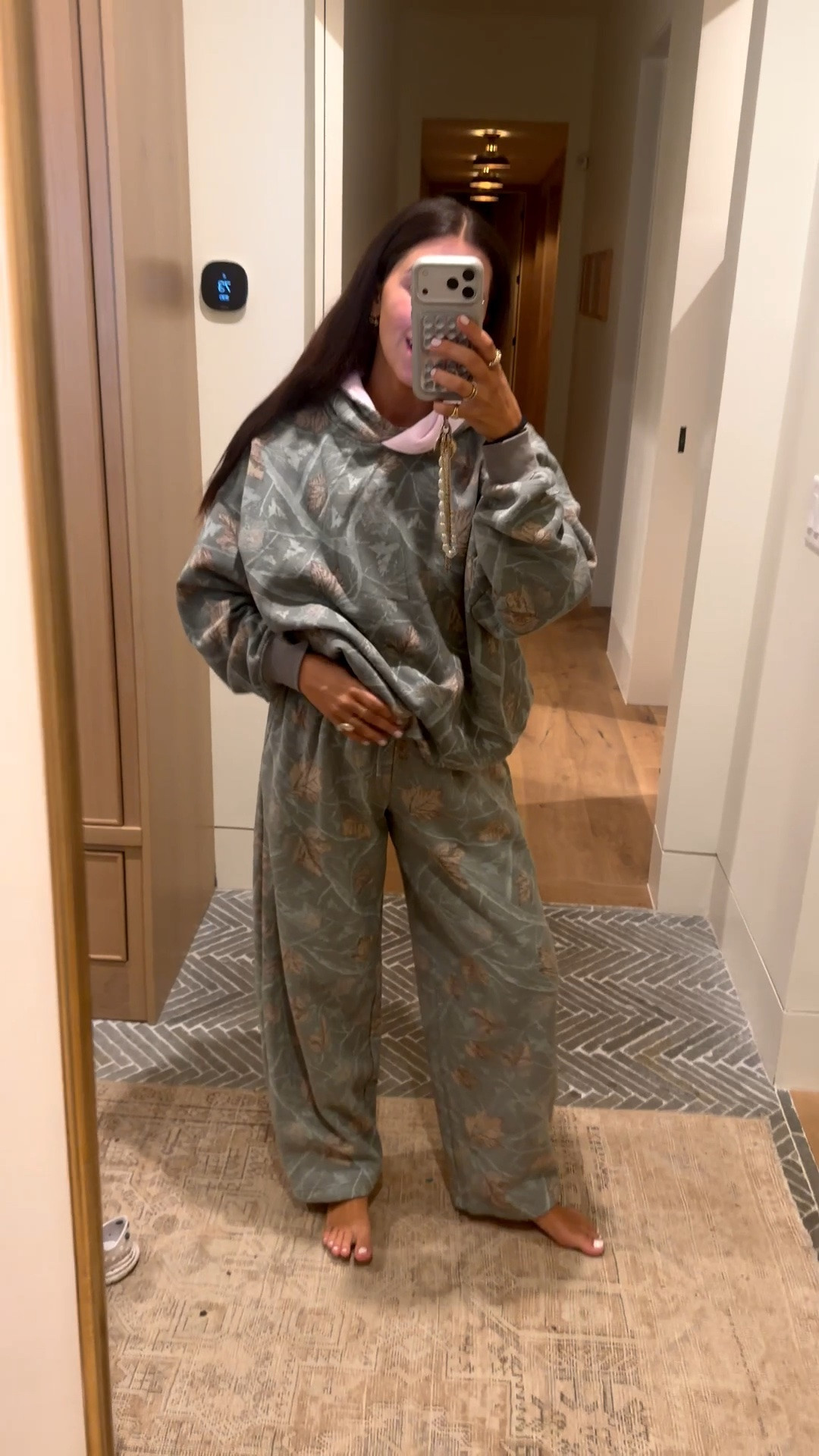 This target camo is toooo good!! The lining is pink on the inside 🤎🩷

Sweatshirt: xl
Pants: medium
