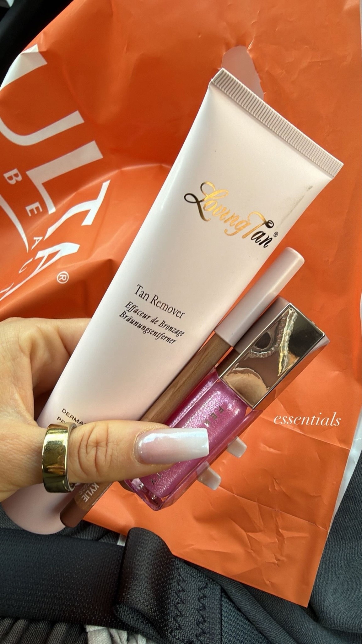 post show tan remover and the best gloss and liner

#LTKsummer #LTKfitness #LTKtravel