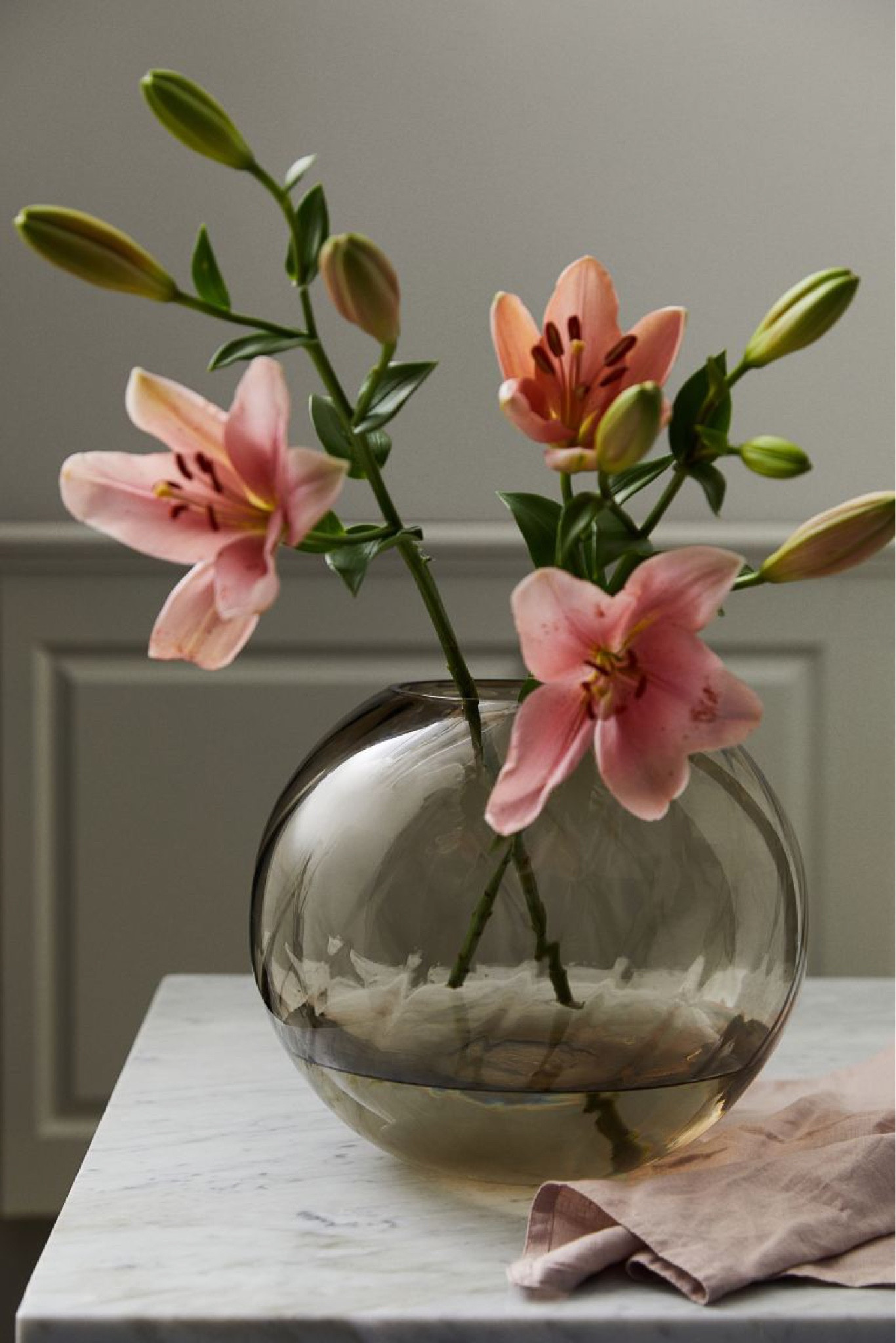 I recall beautiful glass globe lights like that that a similar look to this smokey glass vase when I was young. I remember thinking the light looked so clean and classy. This round vase is giving that same vintage globe vibe!

#glassvase #smokeyglass #vintageglass #sale #handm #hm #homedecor #spring

#LTKsalealert #LTKFind #LTKunder50