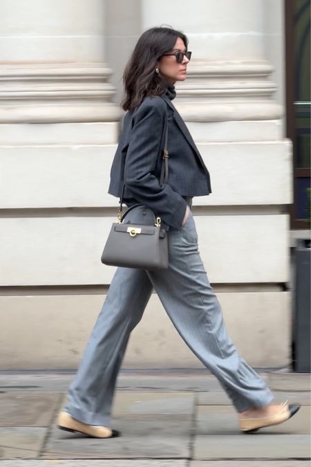 Grey outfit of cropped blazer, wide grey trousers, Parisa Wang bag, Chanel ballet flats 

#LTKeurope #LTKworkwear #LTKstyletip