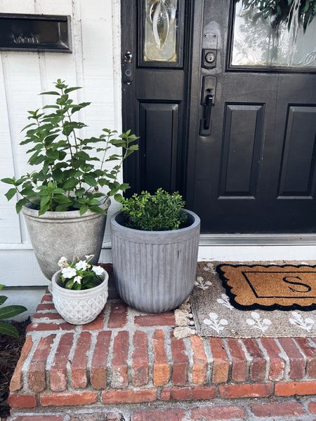 Pretty porch planters and layered rugs 