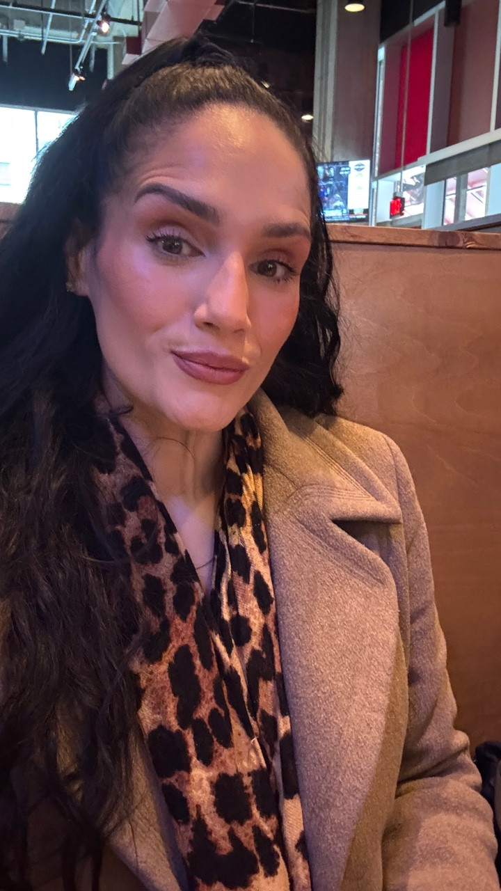 Been stuck at the airport for hours… delayed, then canceled 😩
United Airlines didn’t keep us updated.

No sleep and just trying to get home at this point… but it wouldn’t be Belkys if I didn’t share the makeup even exhausted 😁

Bestie and I going on 24+ hours… and the makeup is still holding up 💄✨

#AirportLife #FlightDelays #MakeupStillOn #TravelDay #BeautyRealness