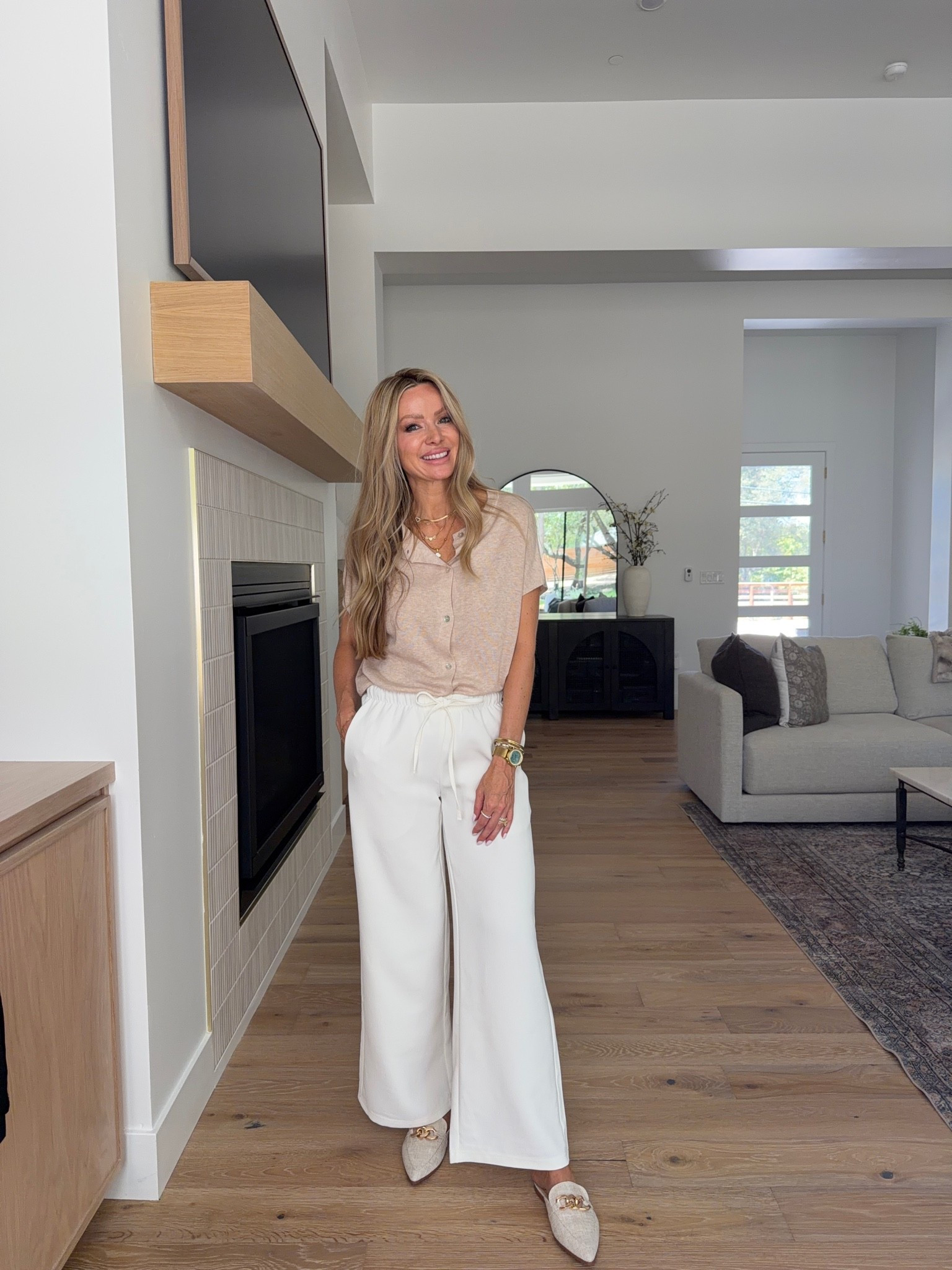 The Amazon pants inspired by the viral Aritzia style that you NEED 😍🙌✨ comment AMAZON and I’m sending you the details 

If you’ve been eyeing those viral Aritzia wide leg pants but don’t want to spend over $100, these Amazon pants give the same elevated, effortless vibe for a fraction of the price.

✨ Wrinkle-resistant crepe fabric
✨ Flowy wide-leg silhouette
✨ Elastic drawstring waist for all-day comfort
✨ Available in 2 inseam lengths
✨ Perfect for work, travel, date nights, or everyday outfits

I paired them with a simple neutral knit, and they instantly make the whole outfit look expensive without the designer price tag.

These are one of those Amazon finds that you’ll end up reaching for over and over again.

Would you wear the black or the cream first? 🤍🖤

#amazonfashion #amazonfinds #workwear #officeoutfit #capsulewardrobe
