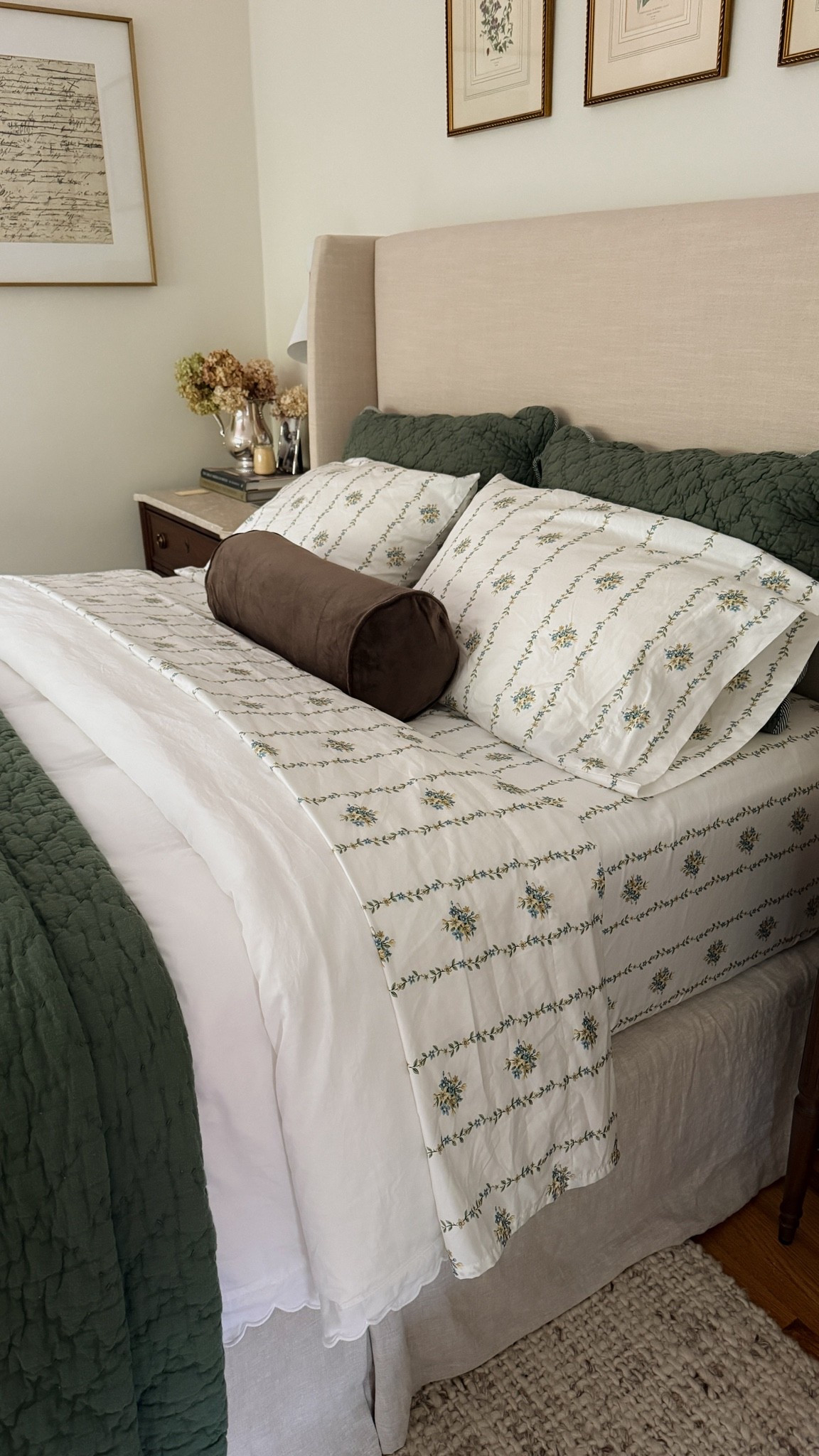 My recipe for a cozy fall bedding + most are on sale!
• autumnal colored quilt
• white scalloped duvet cover 
• pattern sheet set
• one decorative pillow that pulls in fall color

#LTKSaleAlert #LTKHome