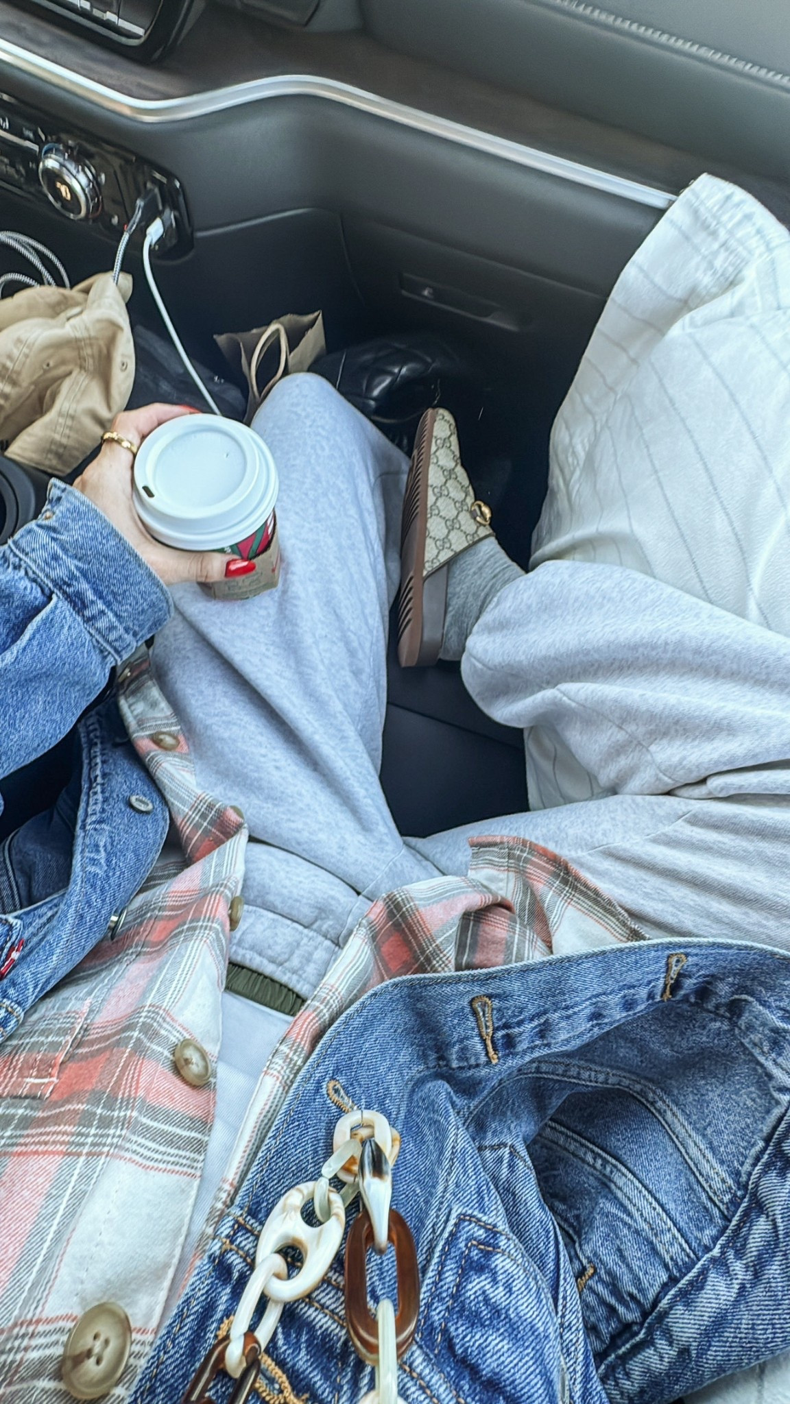 Comfy road trip ootd!

#LTKFindsUnder50 #LTKHoliday #LTKFindsUnder100