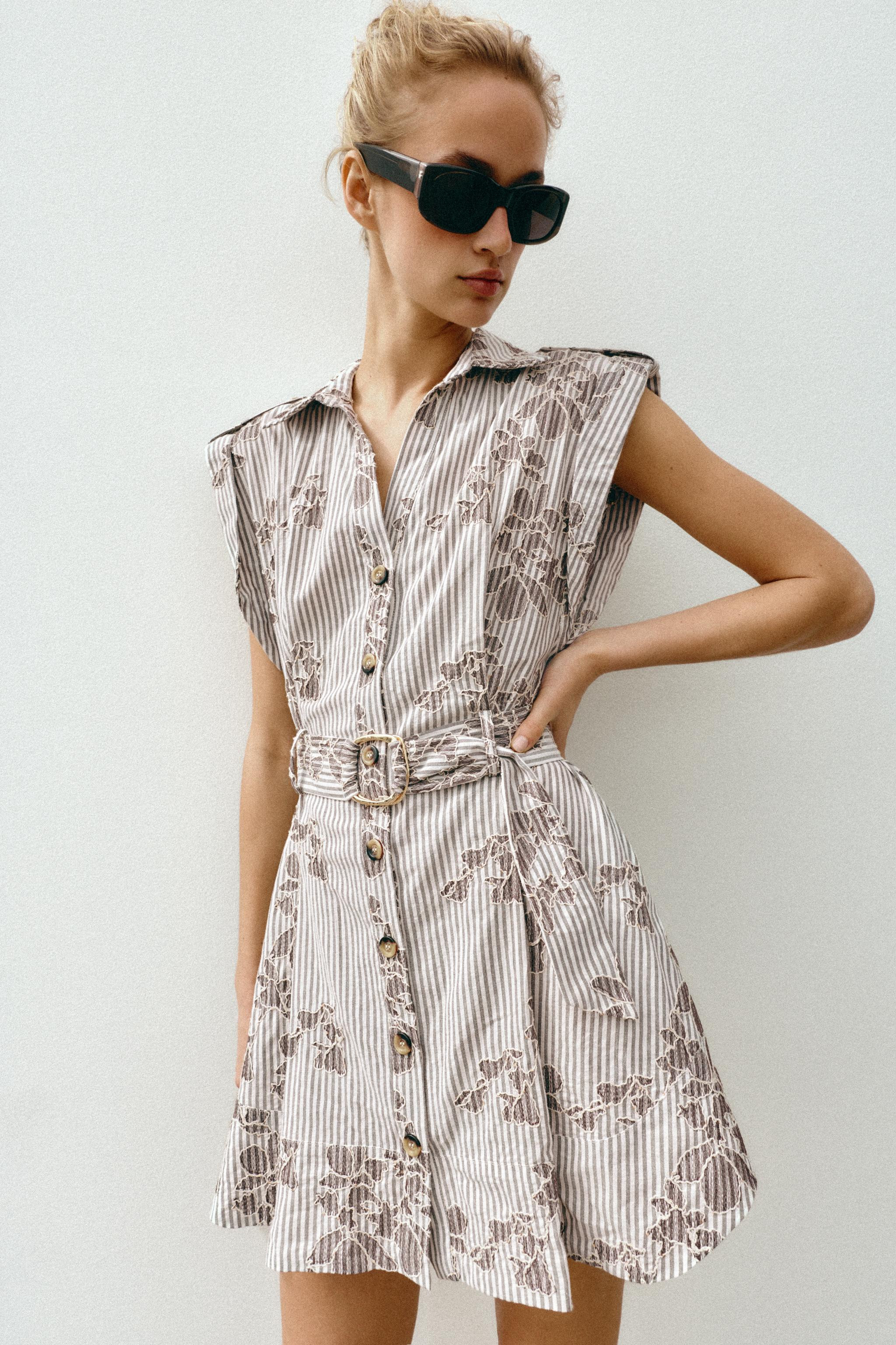 Short lapel collar V-neck dress with sleeveless design finished with a turned-up tab and button. ... | Zara US