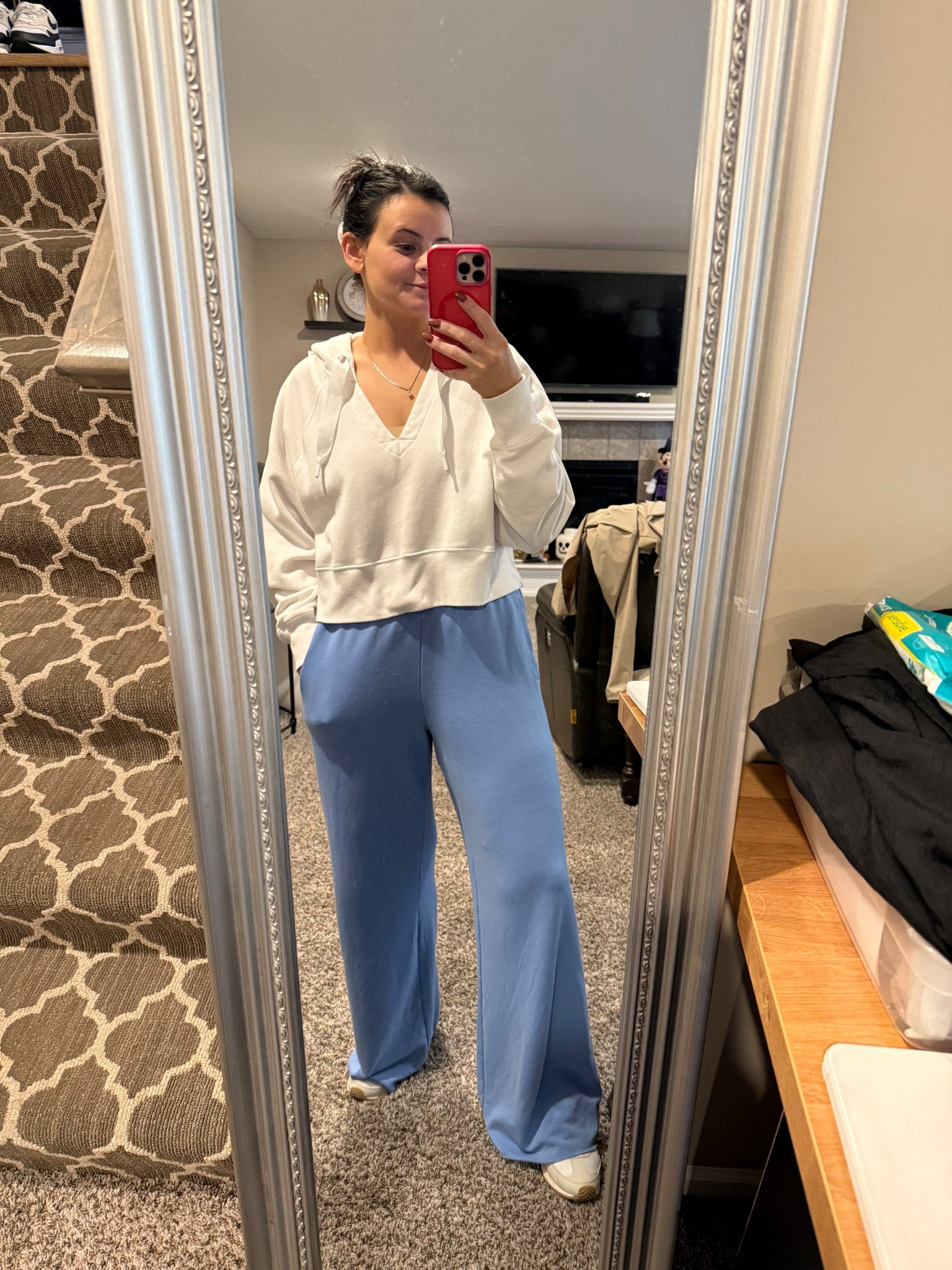 Drop-off mornings made easy ☁️ These pants are butter soft and feel like a dream — perfect for errands or just pretending I’ve got it all together 😉🩵 #LTKfit #LTKdropofflook #momstyle 

#LTKPetite #LTKActive #LTKFindsUnder50