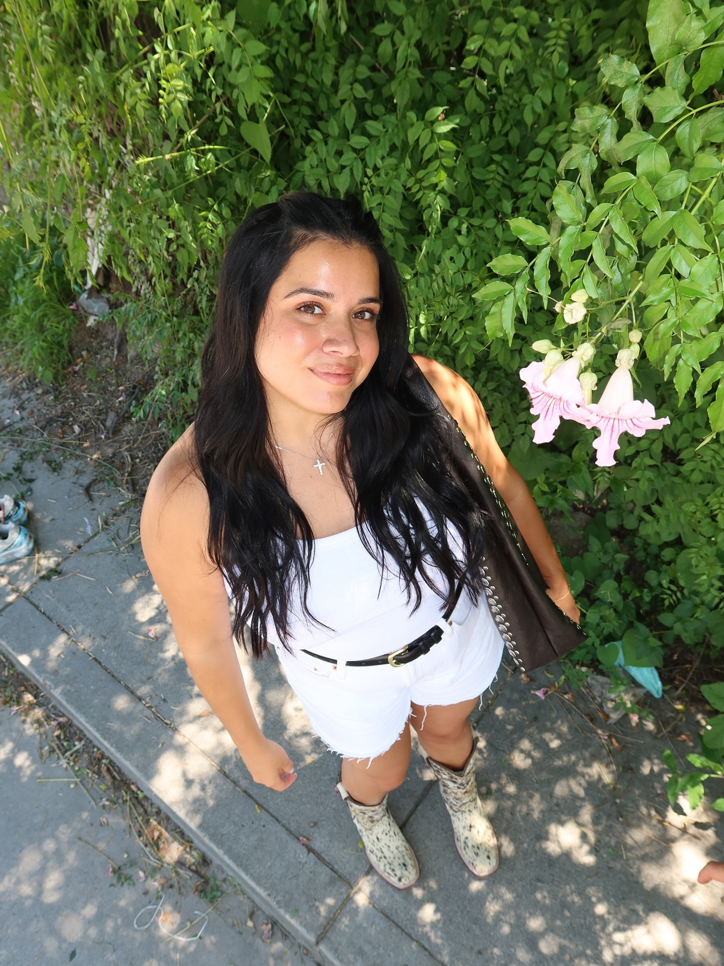 daily walks in Teocal 🤎 

#ootd #cowgirlboots #cowboyboots #latinacontentcreator #jaliscoesmexico