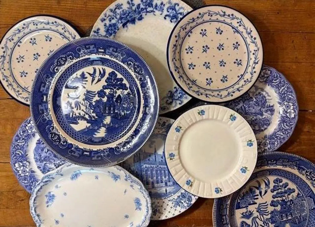 Mismatched Blue White Transferware Plates: Blue Willow, Flow, Clare, Souvenir Cliff - Etsy | Etsy (US)