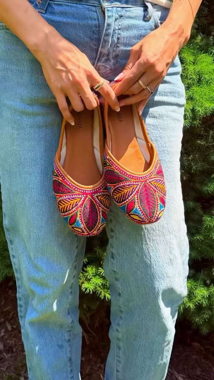 Some shoes are just beautiful… and some tell a STORY!
Olivia flats by  @fuchsiashoes 

  #HANDCRAFTED by artisans in Pakistan,every pair is carefully embroidered by hand using #traditional techniques passed down for generations.

  What I love most is that they’re not only unique 🦄 .. they’re actually comfortable!
The padded footbed,SOFT inner lining, BREATHABLE design make them perfect for EVERYDAY wear!

  And honestly… the details are stunning🫯
The colors,the embroidery,the craftsmanship.. they make even the simplest outfit feel special.
 @fuchsiashoes  works directly with artisans and supports sustainable, ethical craftsmanship which makes these #shoes feel even more meaningful to wear.

These are not just flats.
They’re wearable #art 🤍 #fuchsia fuchiashoes