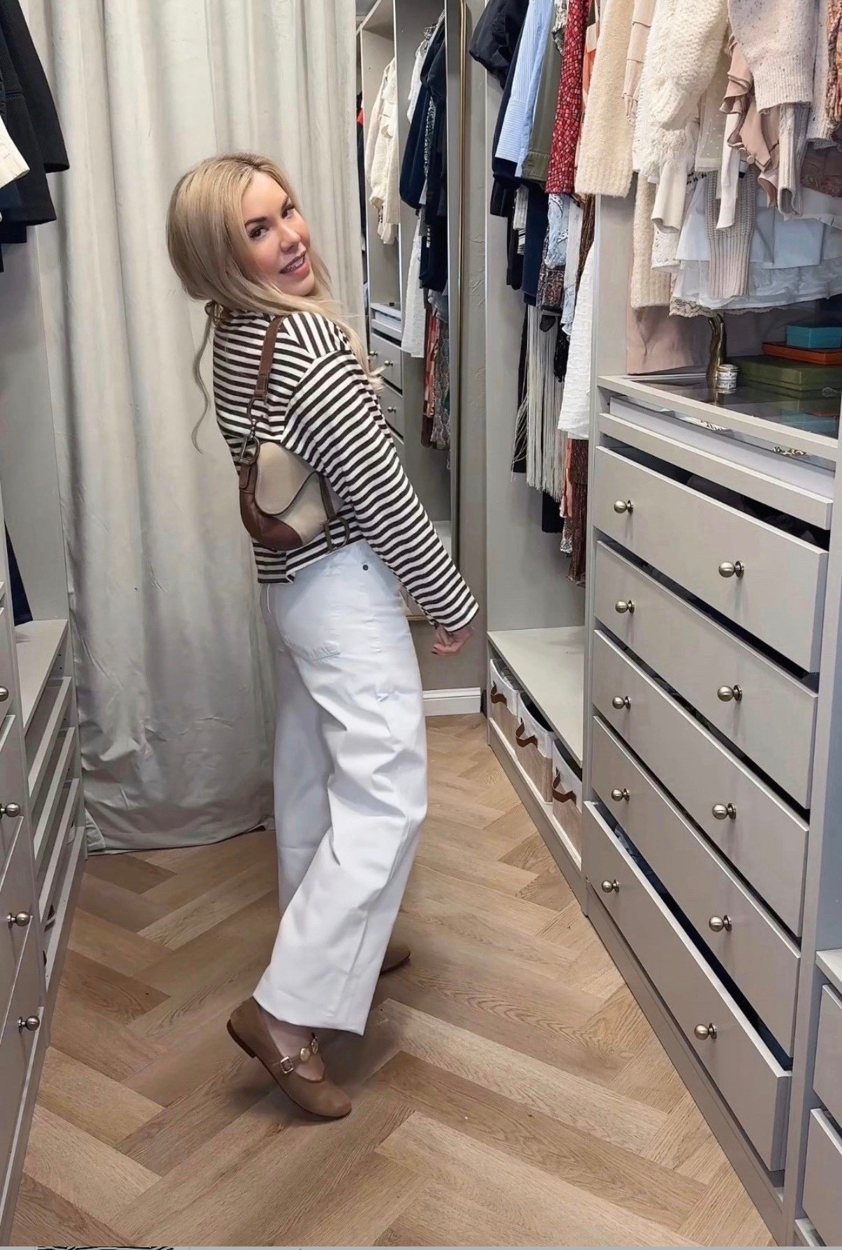 Stripe top
Mother jeans - fit TTS
Styling jeans 
White jeans 

#LTKdayinmylife #LTKgrwm #LTKootd