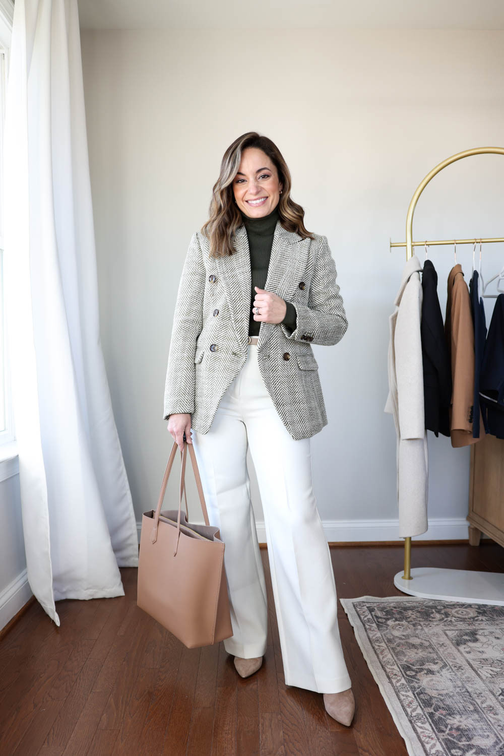 Winter workwear capsule series: white pants four ways! This capsule has 16 pieces (not including shoes and bags) and 30 outfits! Green turtleneck (aritzia): xs Herringbone blazer (banana republic factory): petite xxs Navy sweater (aritzia): xs White pants (Ann Taylor): petite 00 Taupe boots links are a similar color to my pair Tan boots are sold out (but linked in case they restock) 

My measurements for reference: 4’10” 105lbs bust, waist, hips 32”, 24”, 35” size 5 shoe. 25” inseam measurement to my ankle bone. 

 #LTKWorkwear