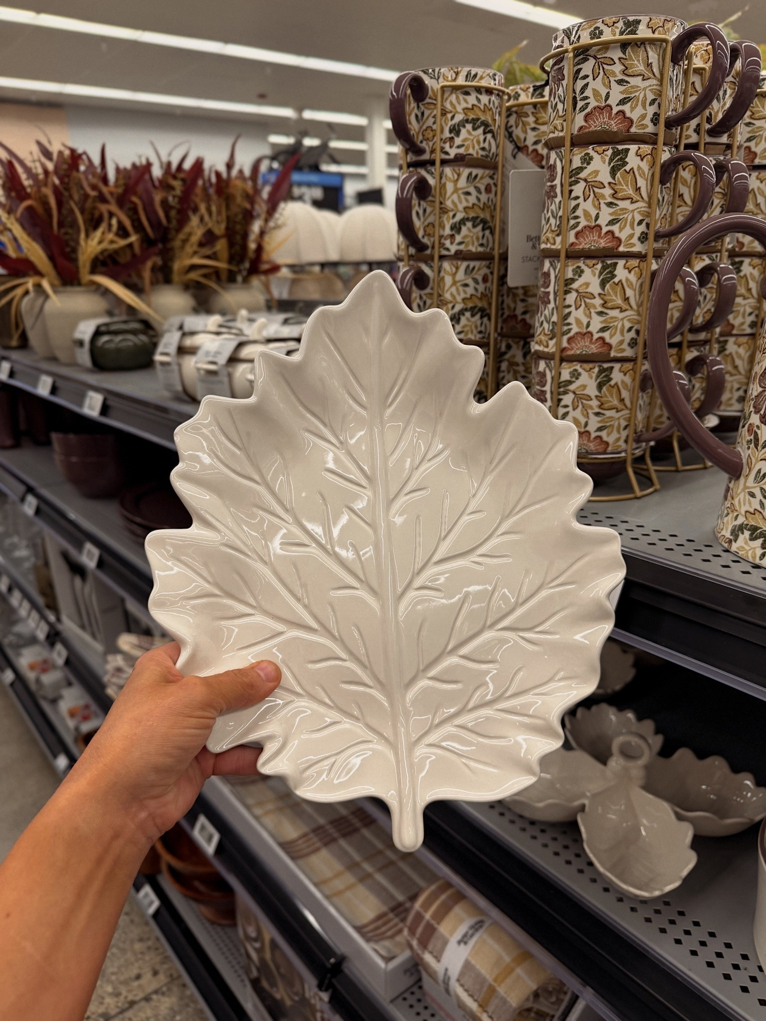 Prettiest cozy cottage leaf plate

#LTKHome