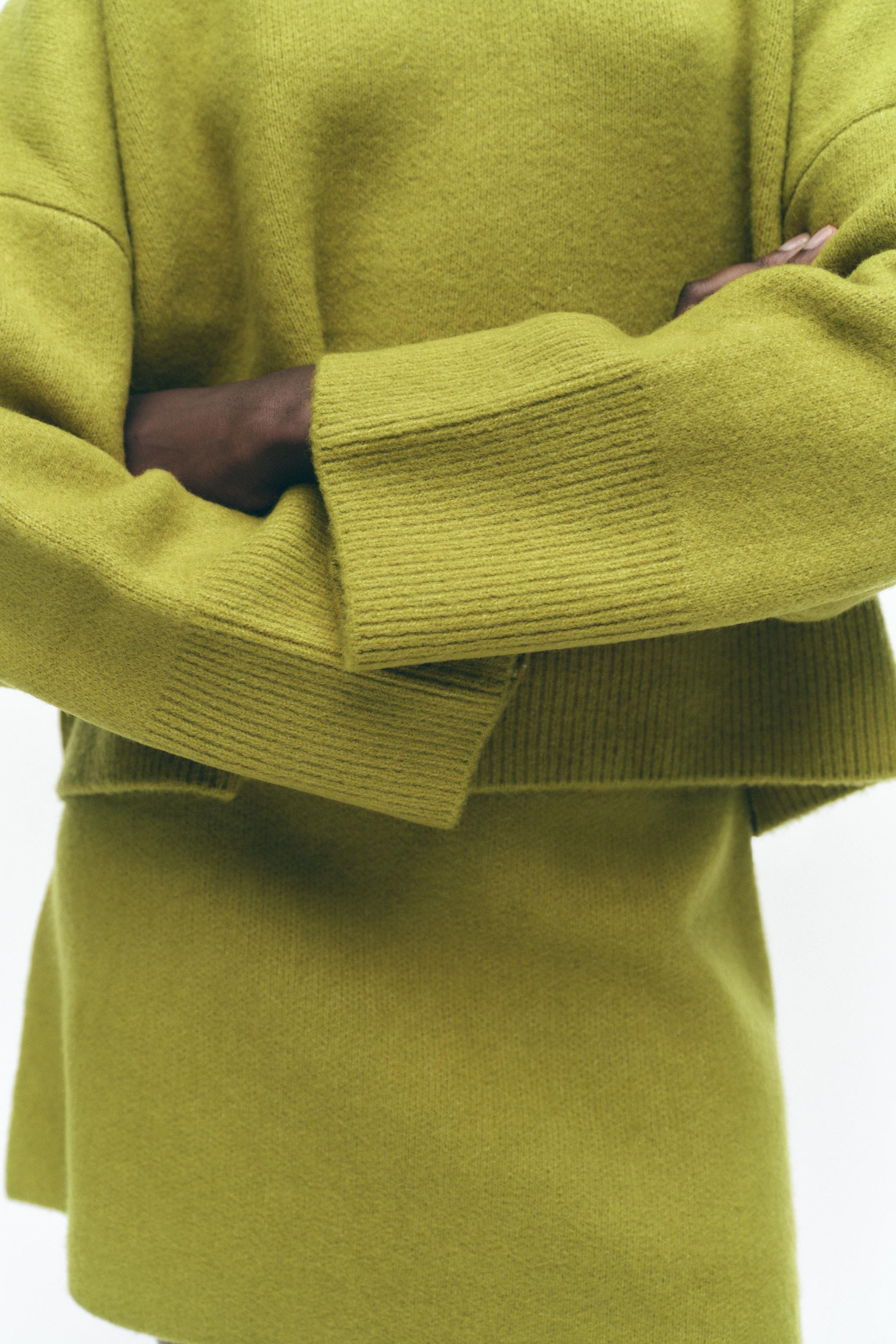 Round neck long sleeve sweater. Rib trim. | Zara US