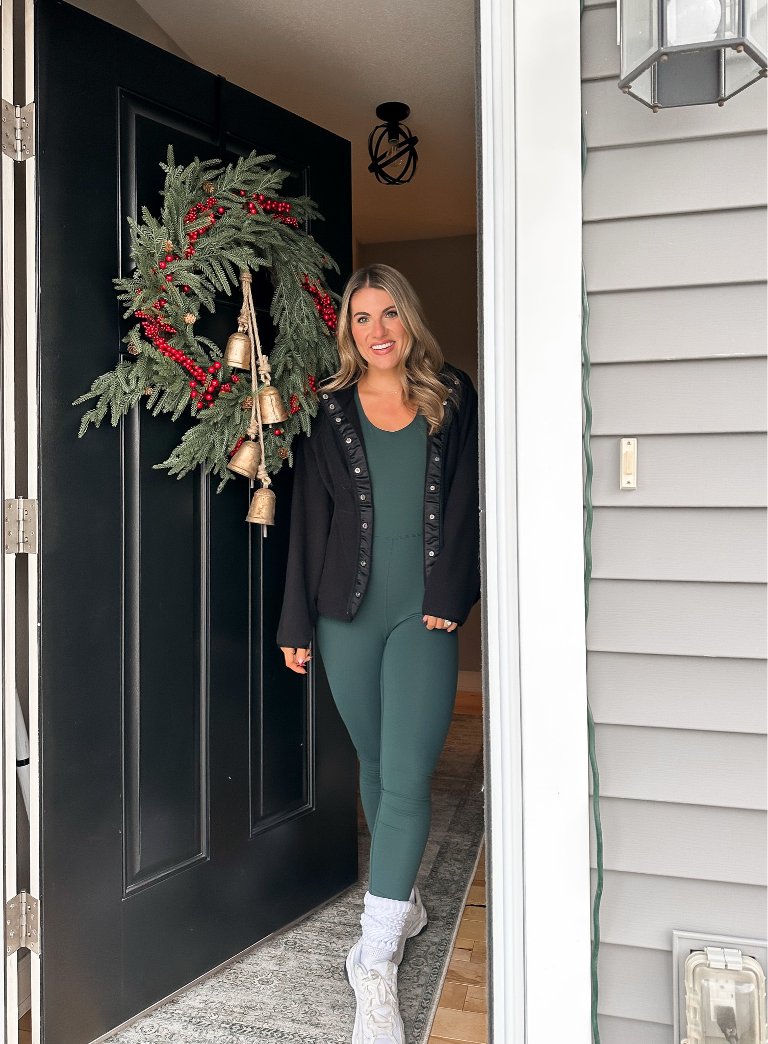 Comfy holiday outfit + nude lip combo - ALEXA20 for 20% off!  


#LTKHoliday #LTKFindsUnder100 #LTKBeauty