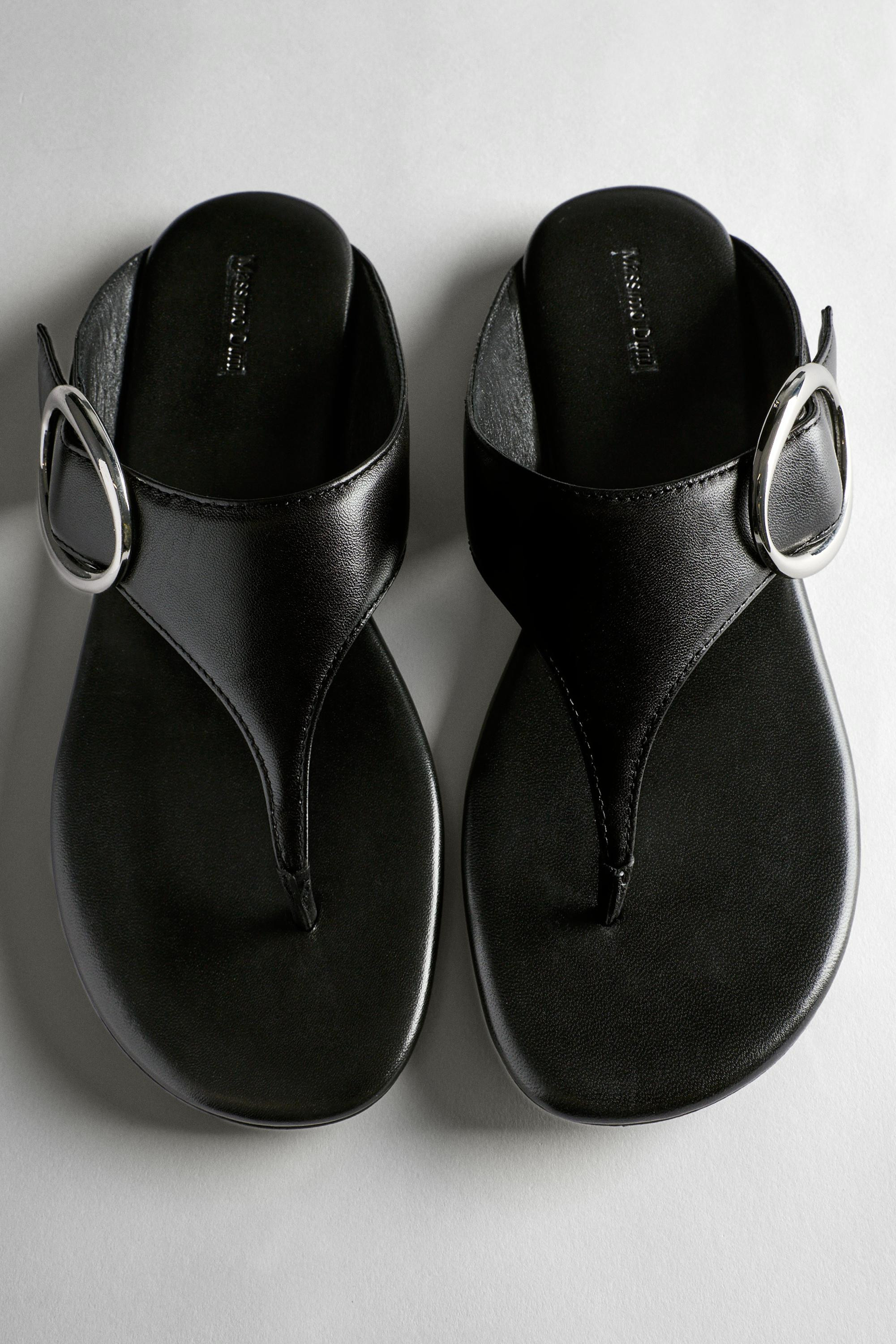 Leather sandals with metal ring | Massimo Dutti UK