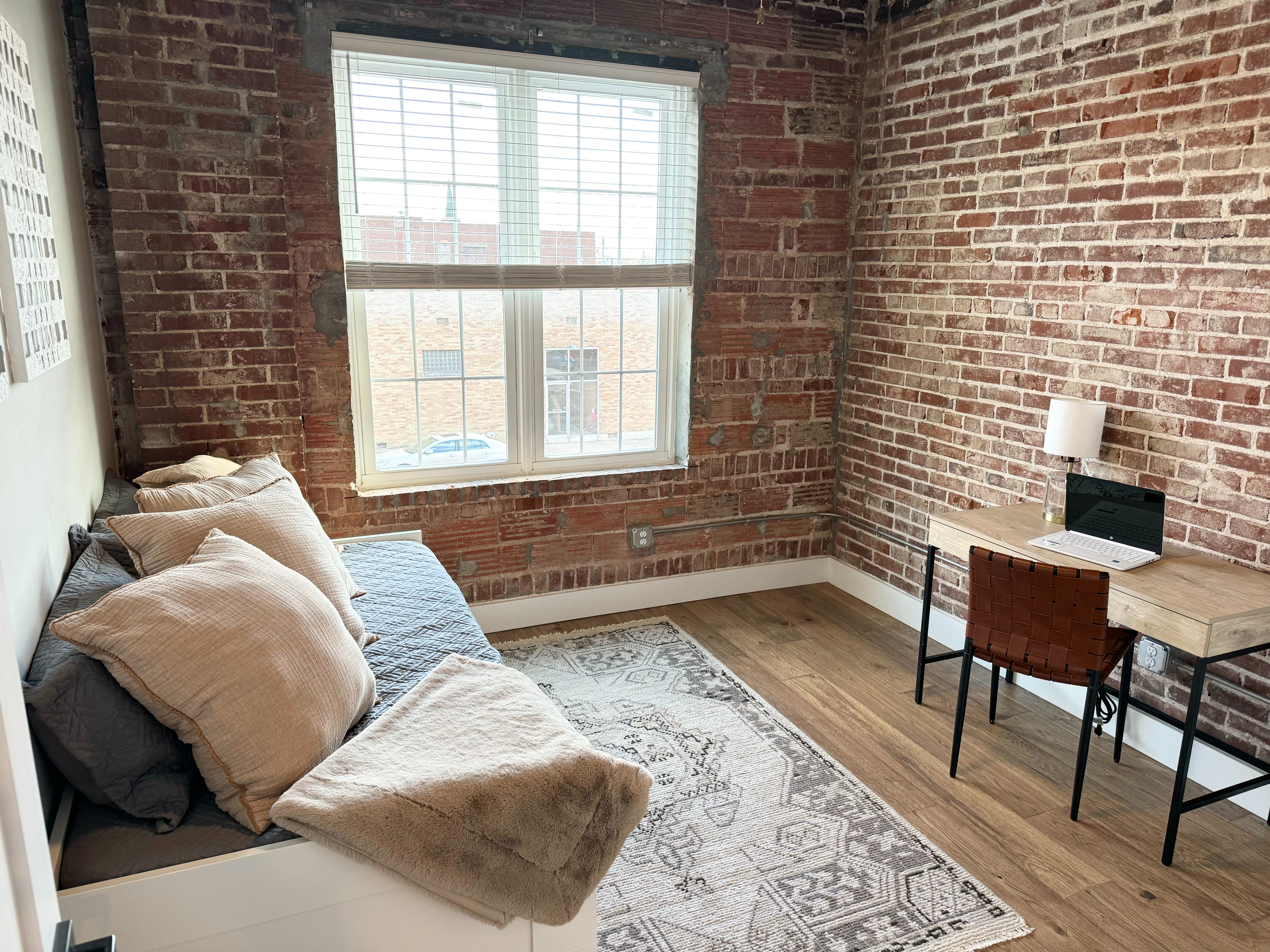 A functional & thought out second bedroom for sleeping or working! 

 #LTKHome