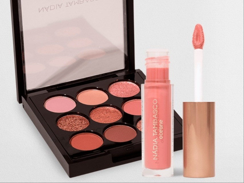 Kit Paleta de Sombras To Go Nude + Brilho Labial Luxe Nádia Tambasco By Océane conta com dois produtos indispensáveis na hora de criar uma maquiagem elegante. A Paleta possui tons nudes e clássicos e o Brilho Labial possui textura não pegajosa e ativos hidratantes.

#LTKbeauty #LTKhome #LTKbrasil