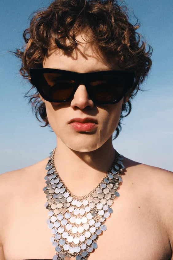 METAL PLATE BIB NECKLACE | Zara Canada