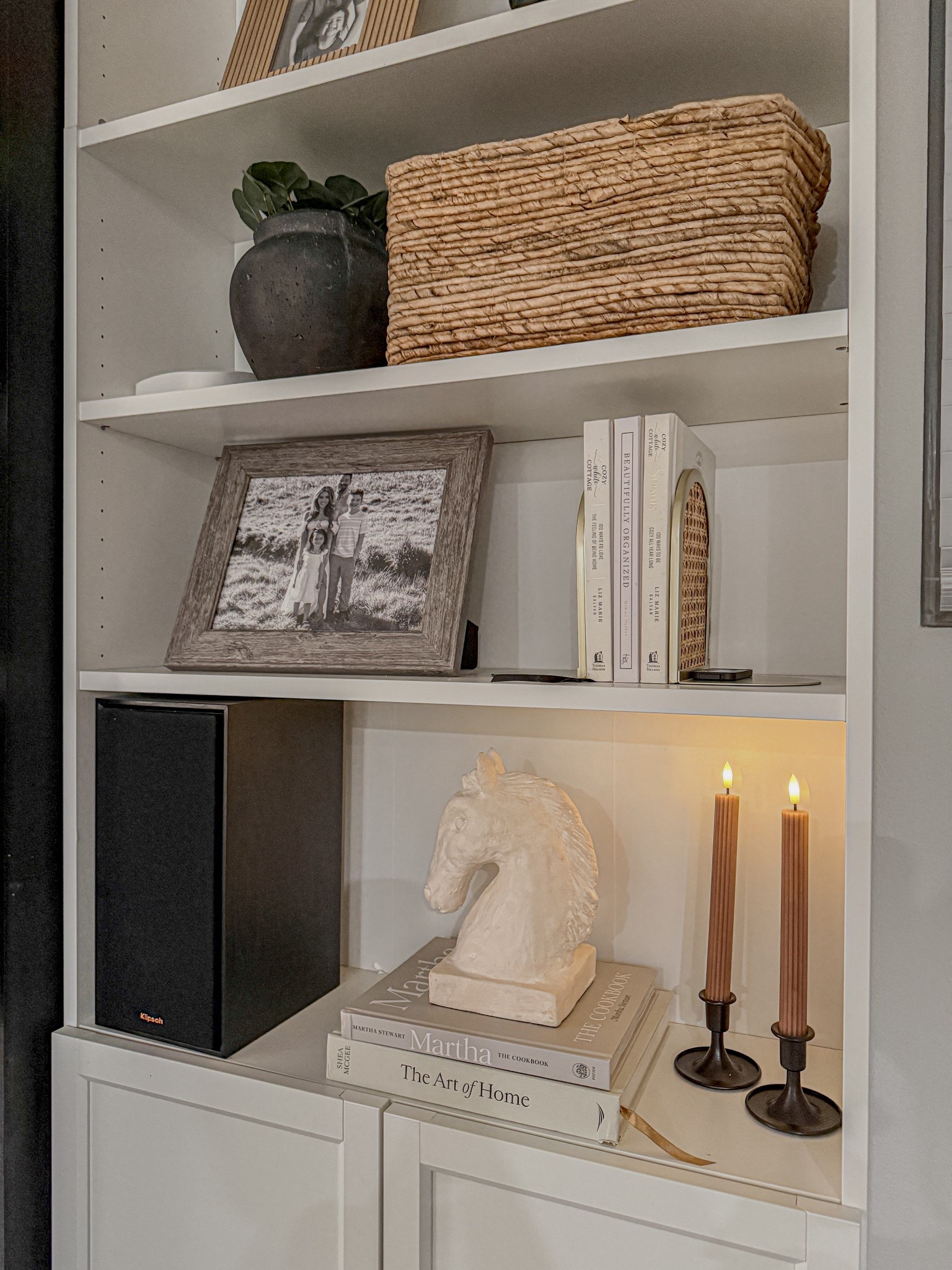 Shelf styling 

#shelfstyling #modernorganic 

#LTKHome