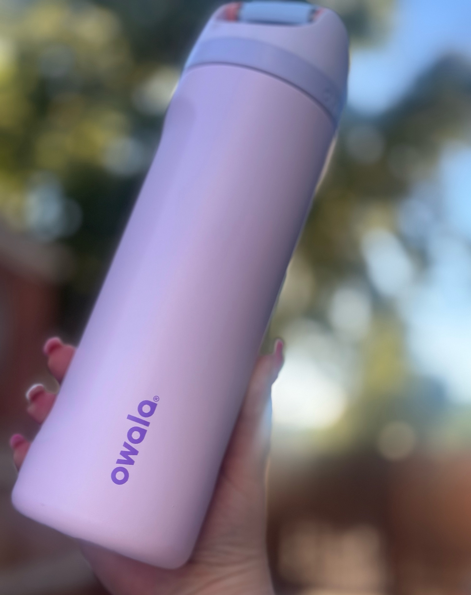 Everyone knows I’m a die-hard Stanley girl, but let me tell you, this Owala has me in a chokehold 🤌🏻✨ #HydrationGameStrong #OwalaObsession

#LTKFindsUnder50 #LTKActive