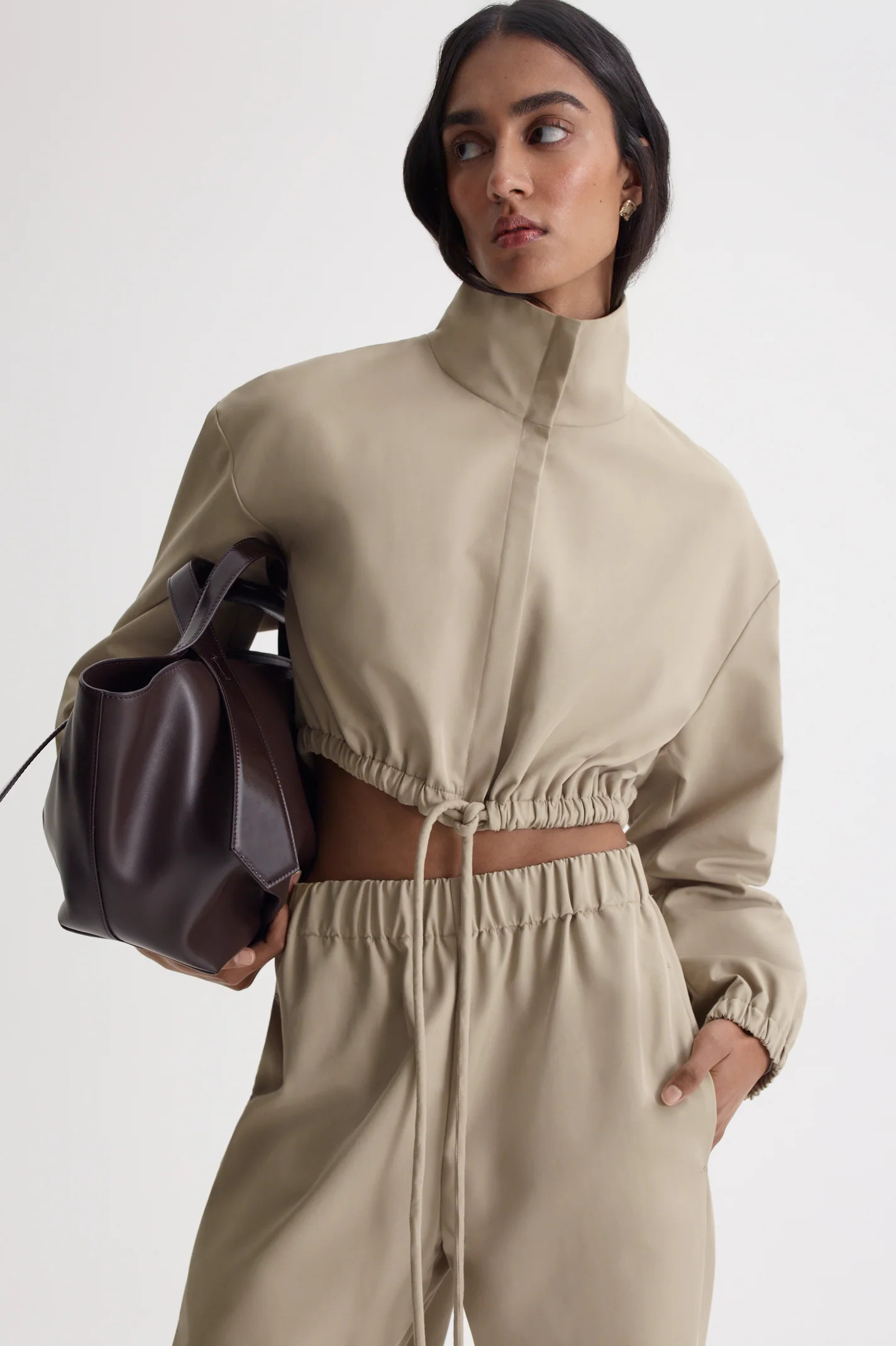COTTON TWILL CROP FUNNEL JACKET - TRENCH - Scanlan Theodore | Scanlan Theodore AU