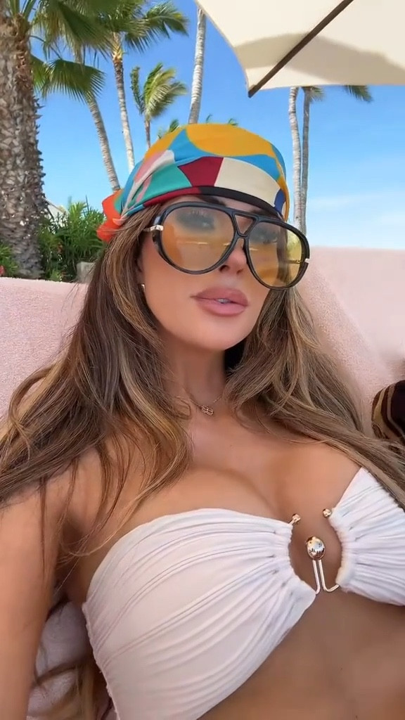 Point is - guys don’t care about the wrinkle or the c section pouch. My skin wrinkles up from my 8.5 - 9.5 lbs babies and idk but it’s cute to me?

Amazon finds, Amazon fashion, Amazon inspo, vacation outfit, Europe summer outfits, Emily Ann Gemma

#LTKSwim #LTKFamily #LTKStyleTip