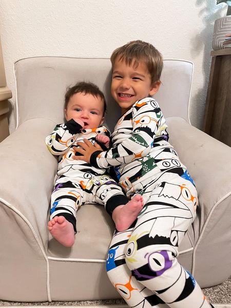 Mummy’s spooky kids! Who is getting ready for Halloween? These pjs are so cute and festive for Halloween! 


#LTKbaby #LTKHoliday #LTKkids