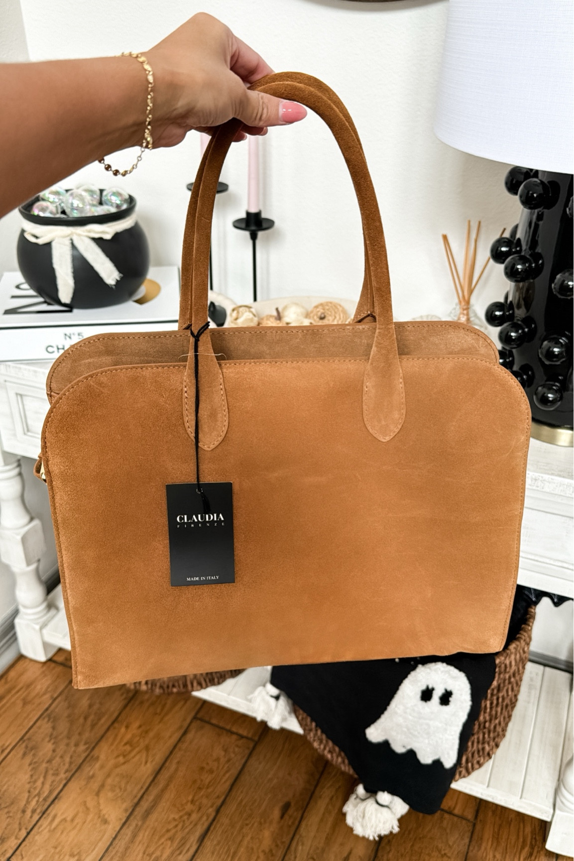 Found the viral Claudia bag🤎 Unfortunately I can’t link the exact one but I have linked similar ones, same brand, and other fun handbags👛

#LTKStyleTip #LTKTravel #LTKFallSale