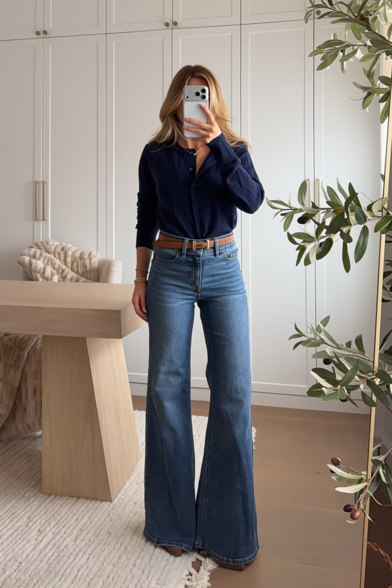 cardigan: xs // jeans: 0 — these walmart jeans are incredible! comfy & make you feel so loooonnng.