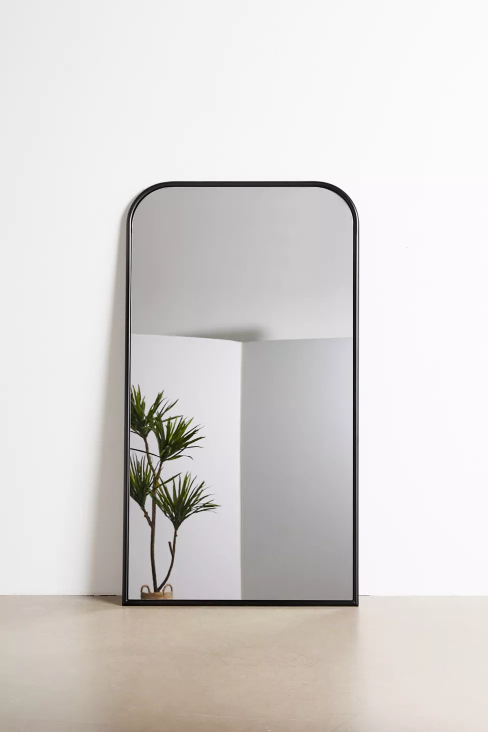 Selene Floor Mirror | Urban Outfitters (US and RoW)