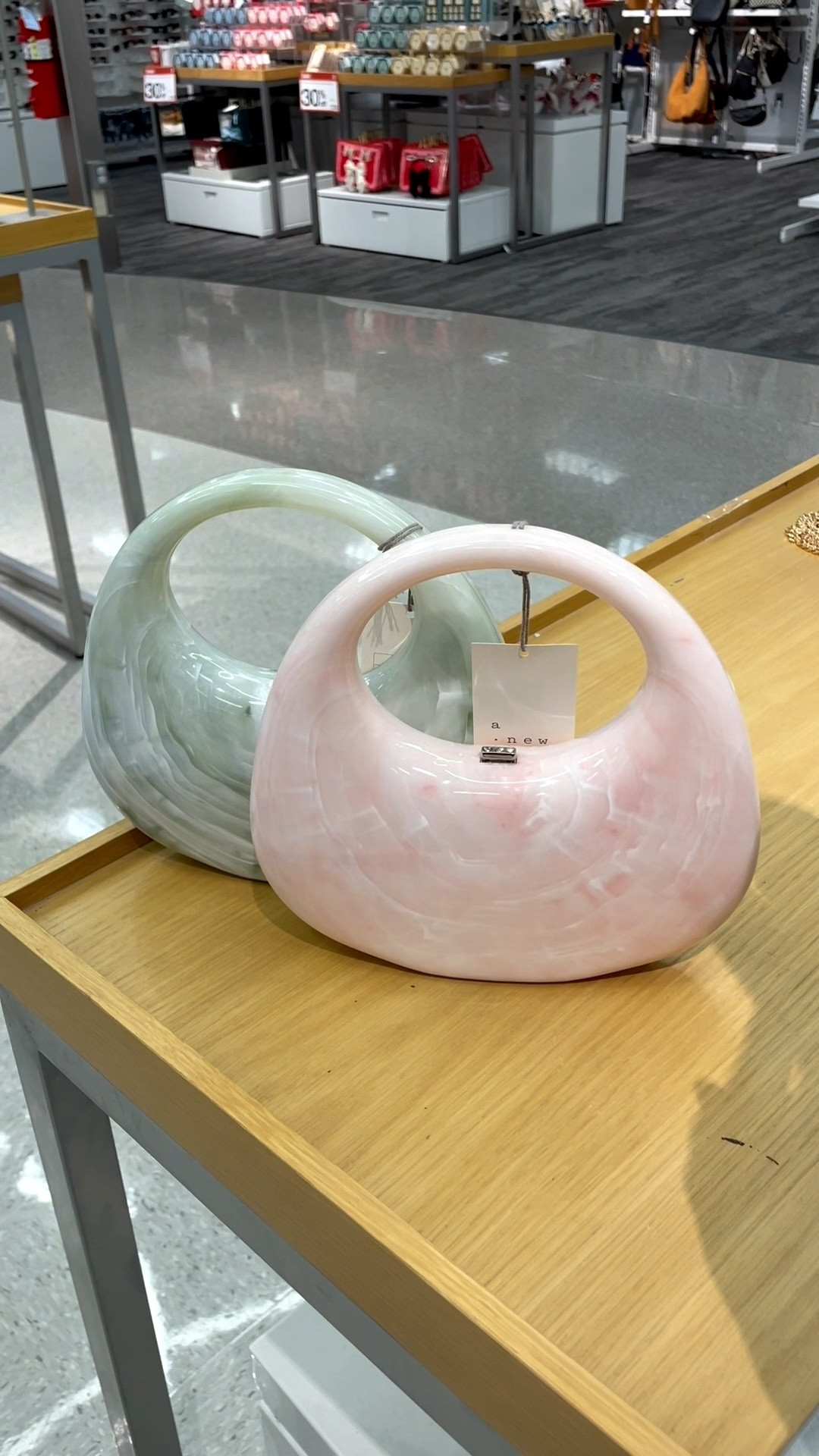 These marbled clutches are so nice 

#LTKSeasonal #LTKFindsUnder50