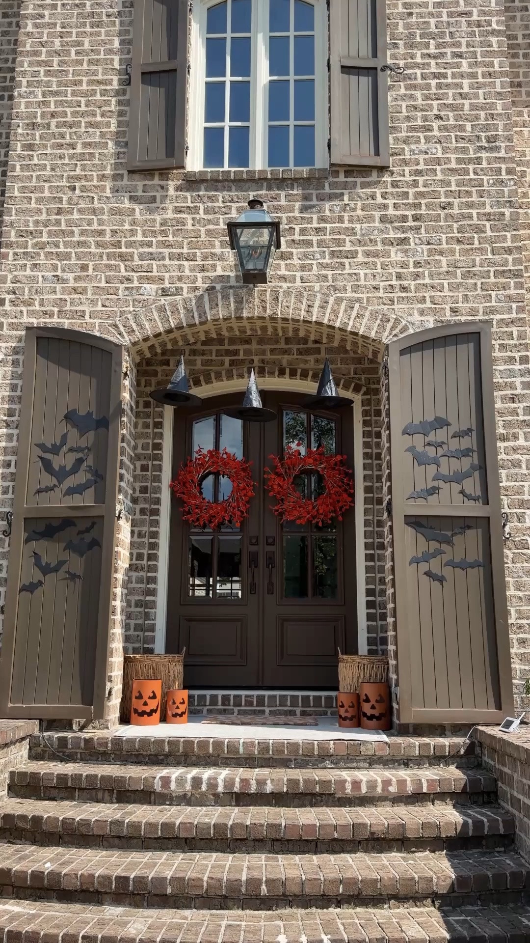#ad fall is officially on the porch! 🧡added a few new @wayfair finds to some pieces I already had & loving the final result! #wayfair #WayfairPartner